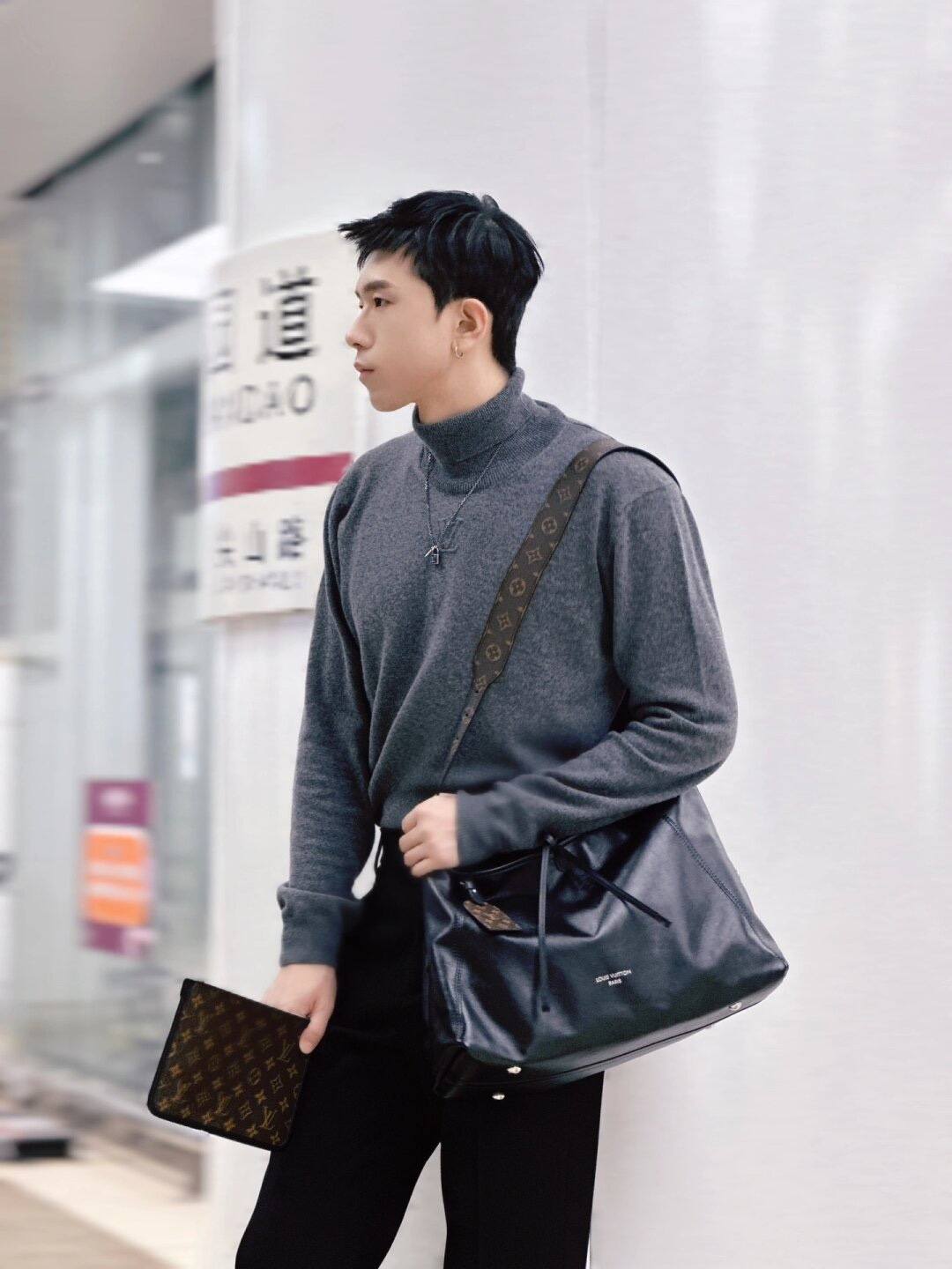 Ellebag’s 1:1 Replica of Louis Vuitton M25143 Carryall Dark Medium Handbag（2024 Nov updated）-Tayada ugu Fiican ee Louis Vuitton Boorsada Online Store, Bac naqshadeeye nuqul ah