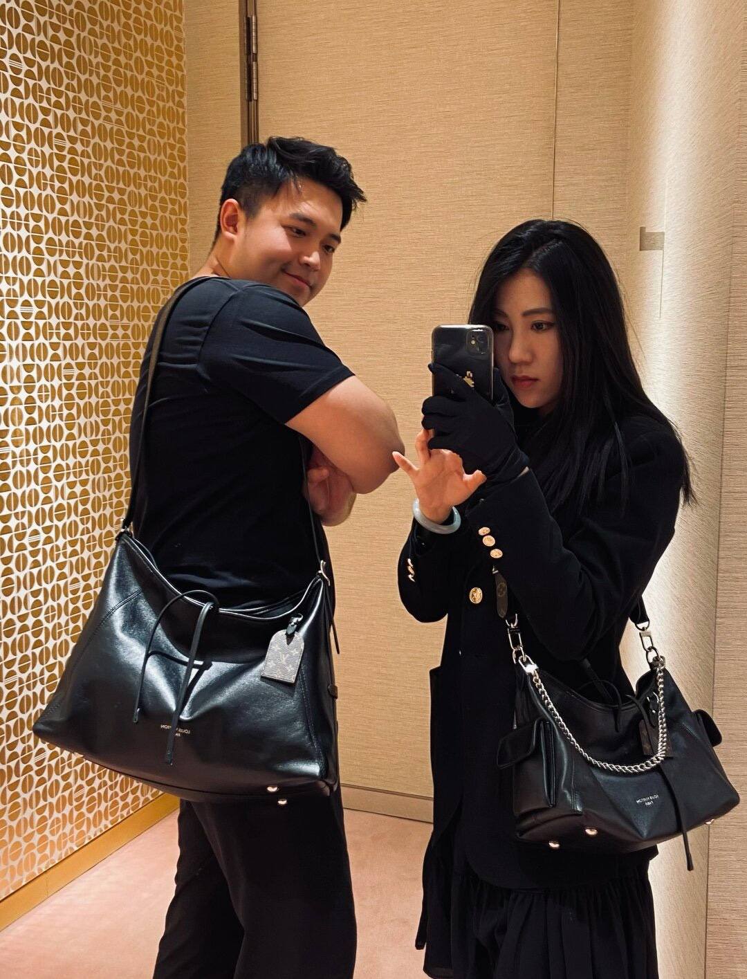 Ellebag’s 1:1 Replica of Louis Vuitton M25143 Carryall Dark Medium Handbag（2024 Nov updated）-Tayada ugu Fiican ee Louis Vuitton Boorsada Online Store, Bac naqshadeeye nuqul ah