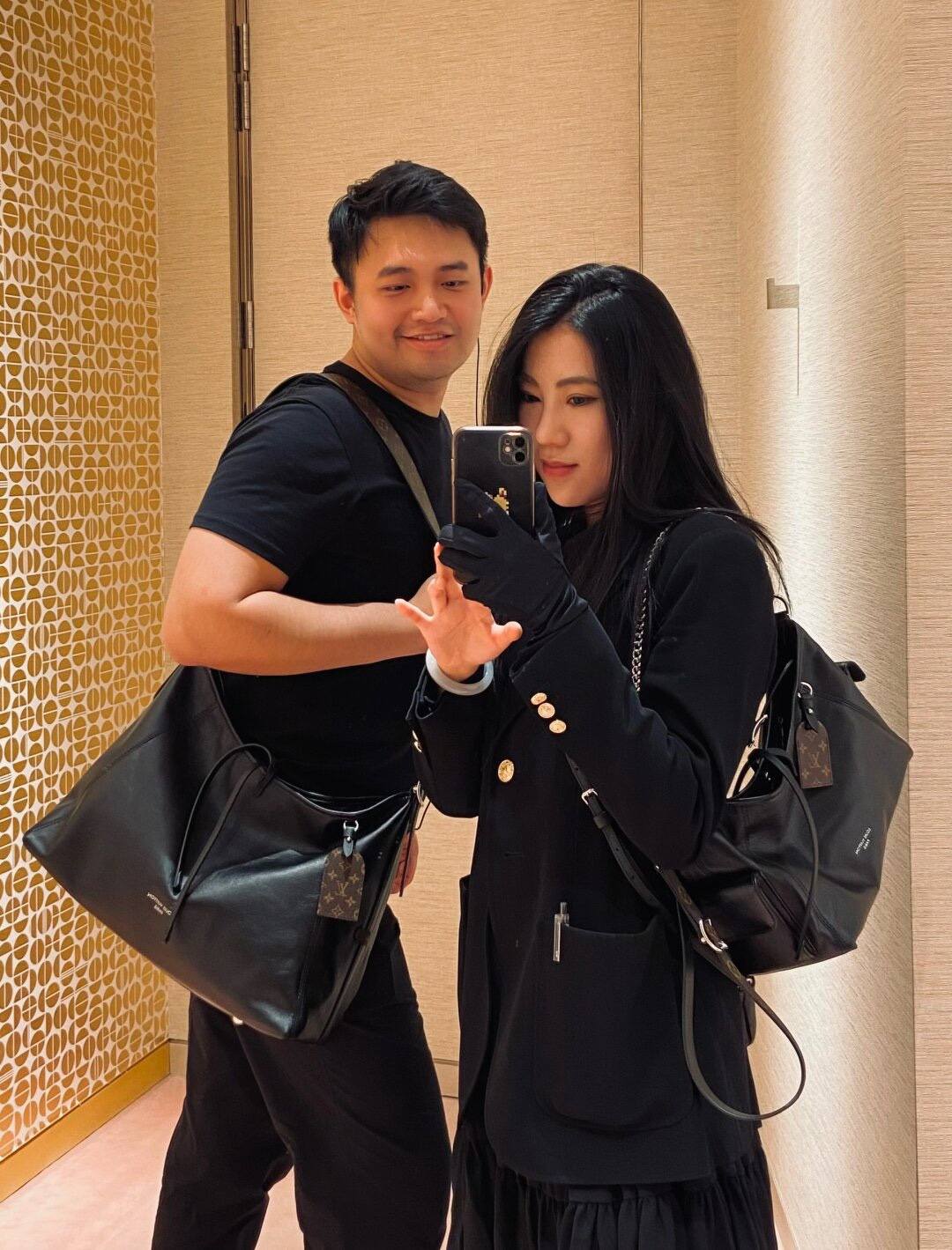 Ellebag’s 1:1 Replica of Louis Vuitton M25143 Carryall Dark Medium Handbag（2024 Nov updated）-最好的質量假路易威登包網上商店，複製設計師包 ru