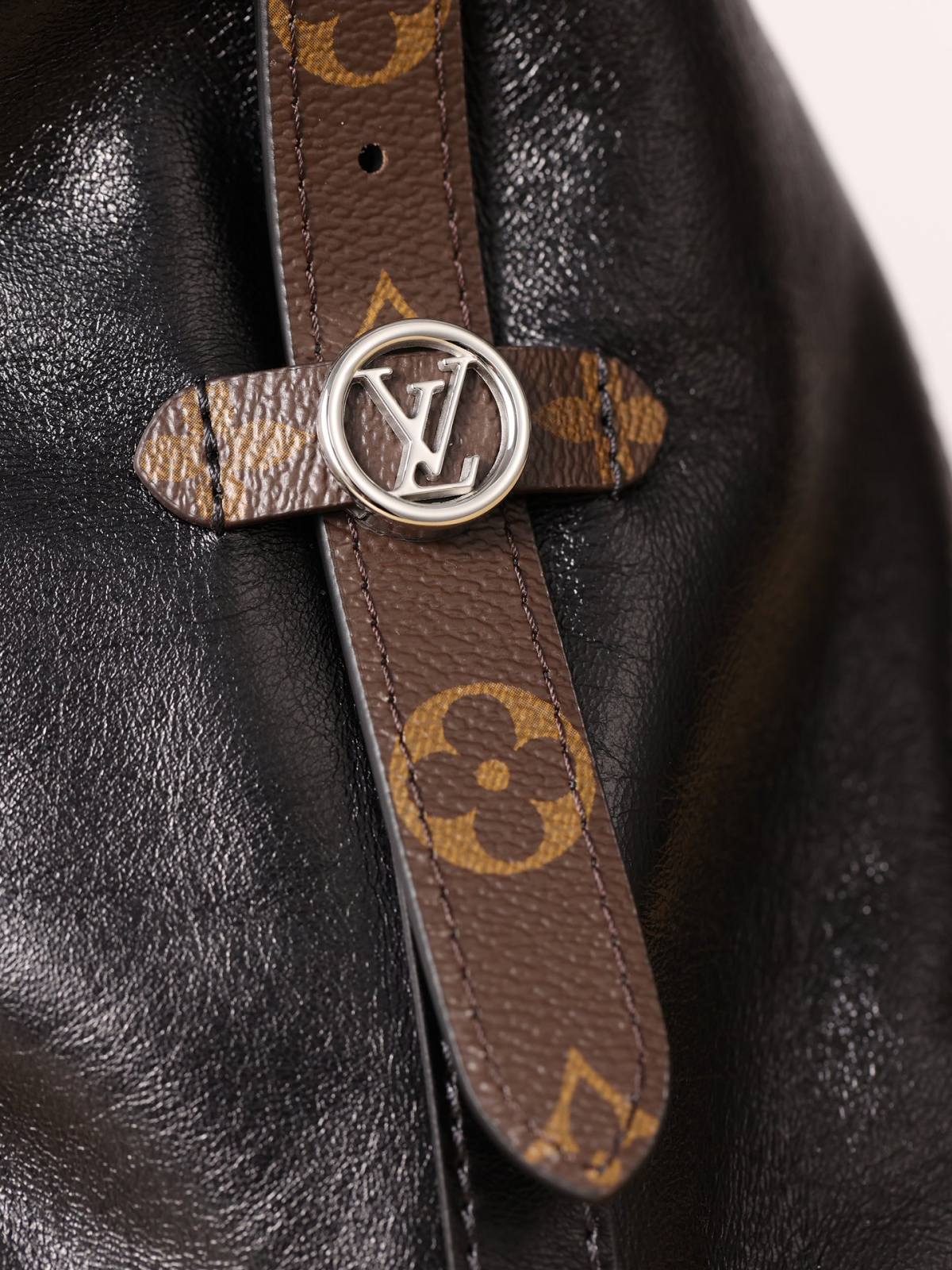 Ellebag’s 1:1 Replica of Louis Vuitton M25143 Carryall Dark Medium Handbag（2024 Nov updated）-Beste kwaliteit nep Louis Vuitton tas online winkel, replica designer tas ru