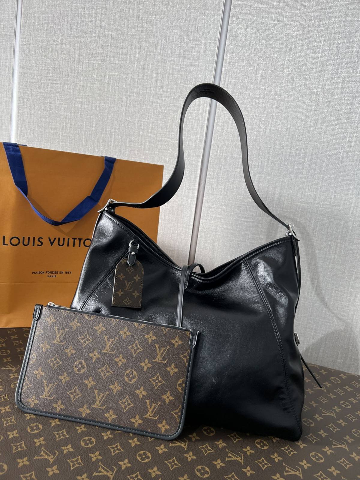 Ellebag’s 1:1 Replica of Louis Vuitton M25143 Carryall Dark Medium Handbag（2024 Nov updated）-Best Quality Fake Louis Vuitton Bag Online Store, Replica designer bag ru