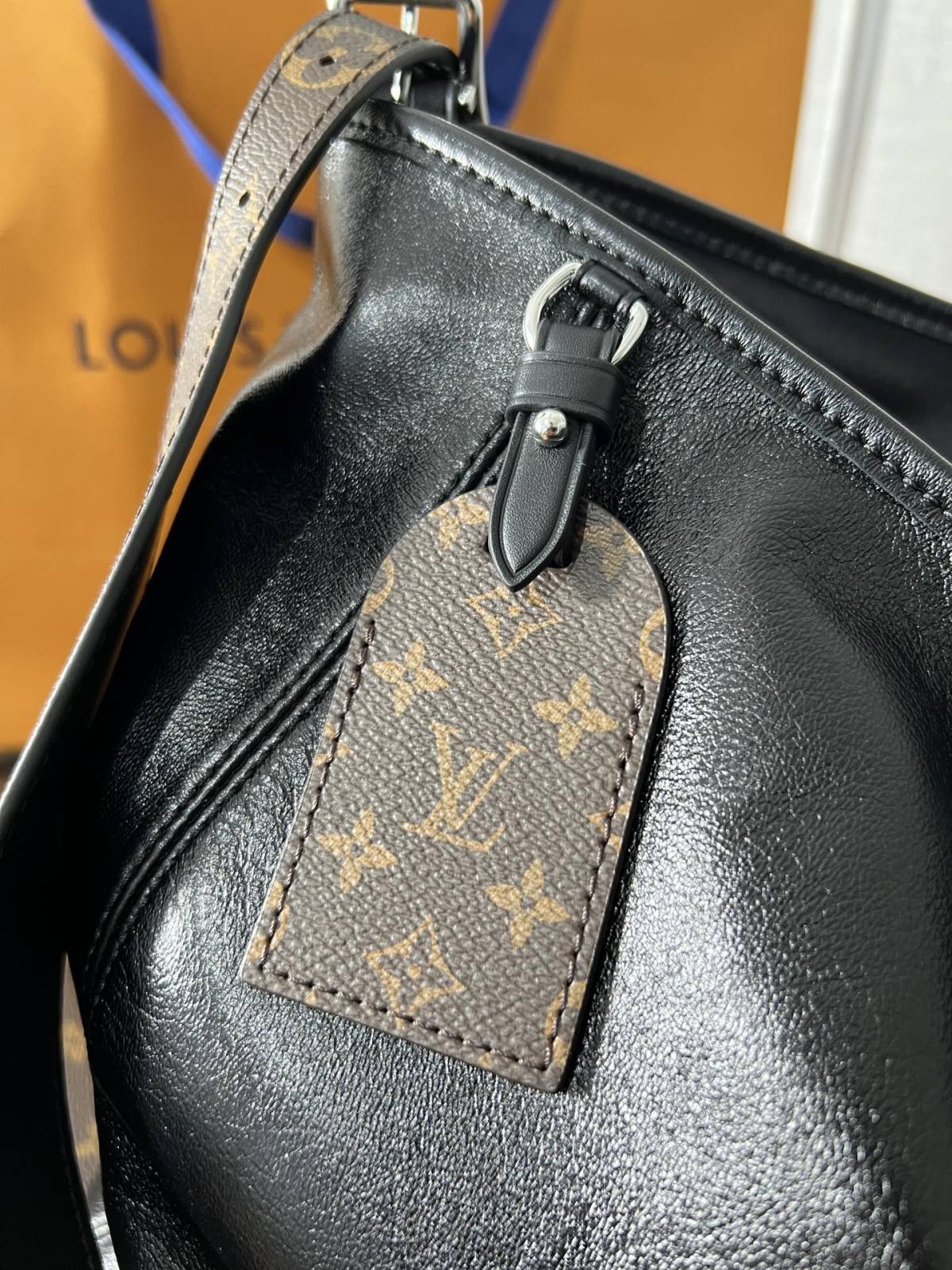 Ellebag’s 1:1 Replica of Louis Vuitton M25143 Carryall Dark Medium Handbag（2024 Nov updated）-Tayada ugu Fiican ee Louis Vuitton Boorsada Online Store, Bac naqshadeeye nuqul ah