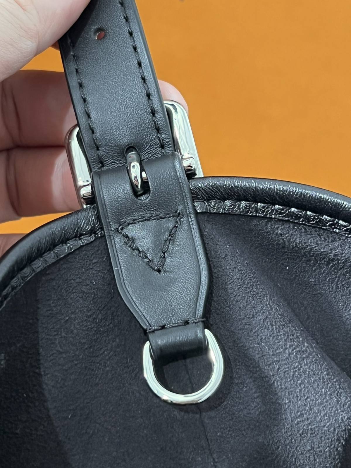 Ellebag’s 1:1 Replica of Louis Vuitton M25143 Carryall Dark Medium Handbag（2024 Nov updated）-最好的質量假路易威登包網上商店，複製設計師包 ru