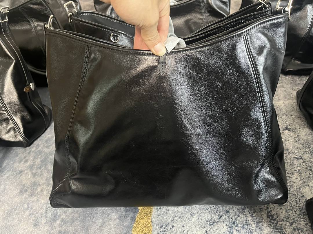 Ellebag’s 1:1 Replica of Louis Vuitton M25143 Carryall Dark Medium Handbag（2024 Nov updated）-Best Quality Replica designer Bag factory in China