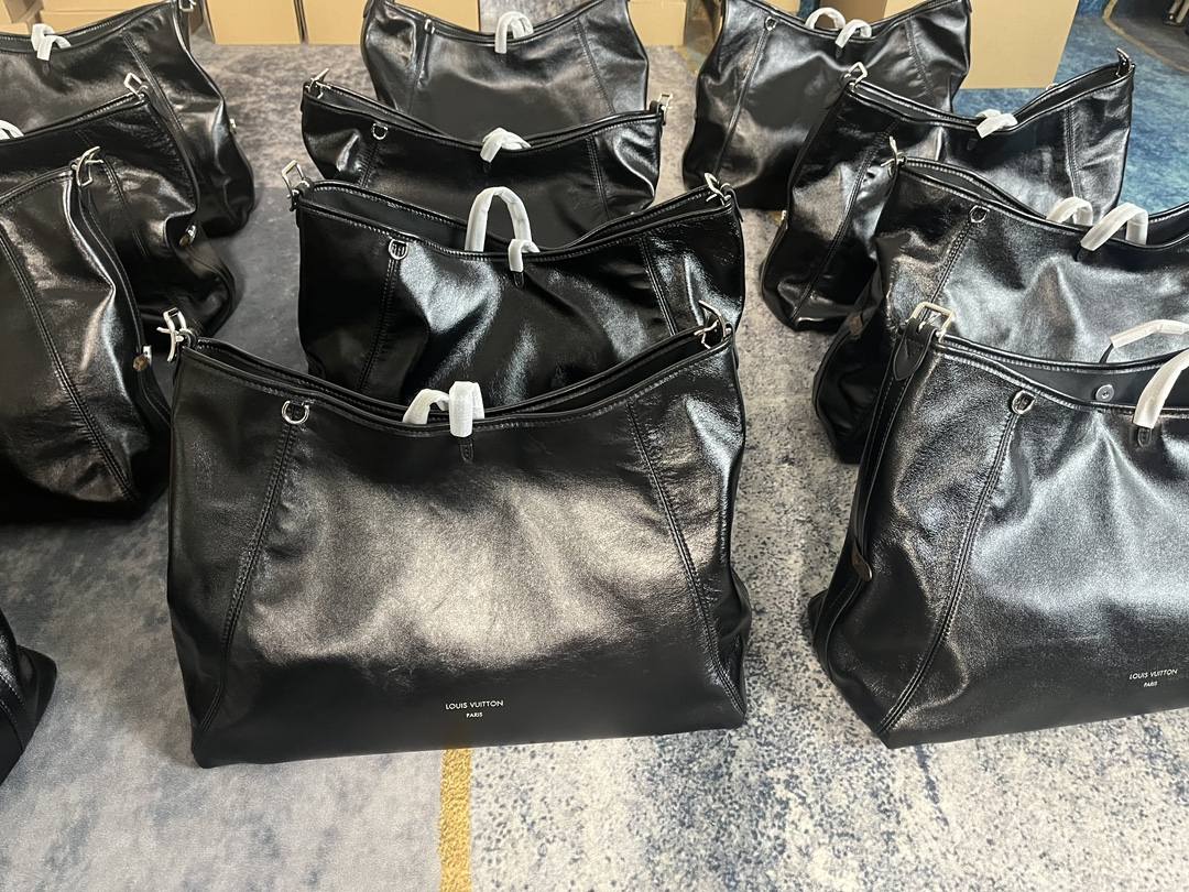 Ellebag’s 1:1 Replica of Louis Vuitton M25143 Carryall Dark Medium Handbag（2024 Nov updated）-Best Quality Replica designer Bag factory in China