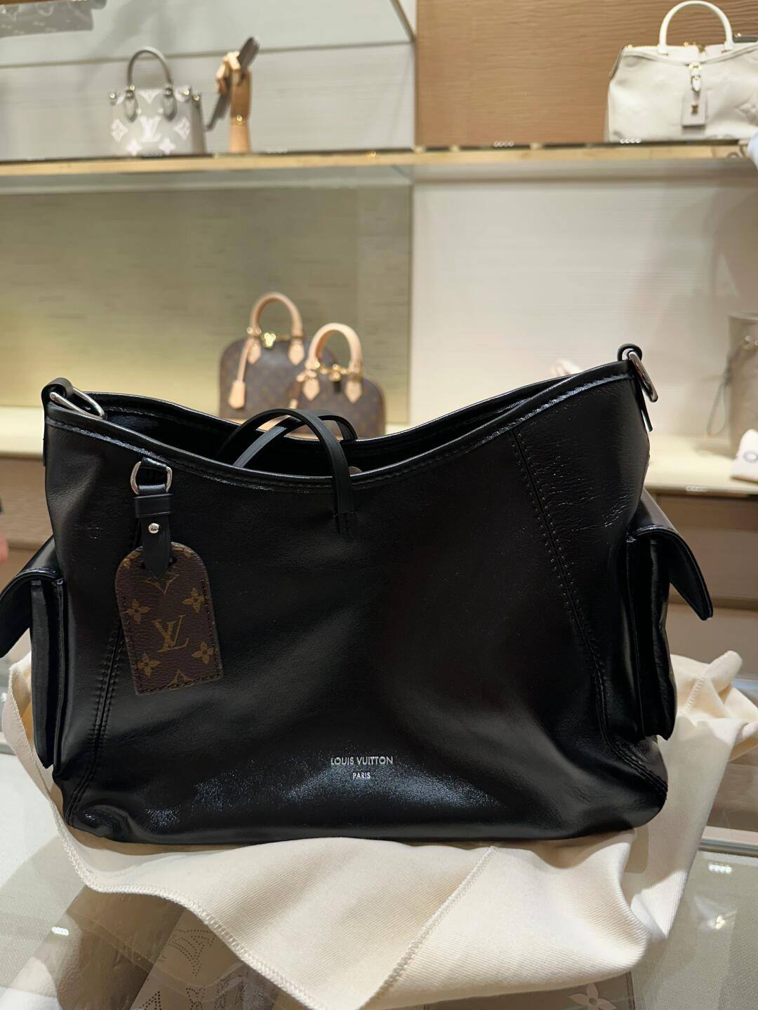 Ellebag’s 1:1 Replica of Louis Vuitton M25143 Carryall Dark Medium Handbag（2024 Nov updated）-Kedai Dalam Talian Beg Louis Vuitton Palsu Kualiti Terbaik, Beg reka bentuk replika ru