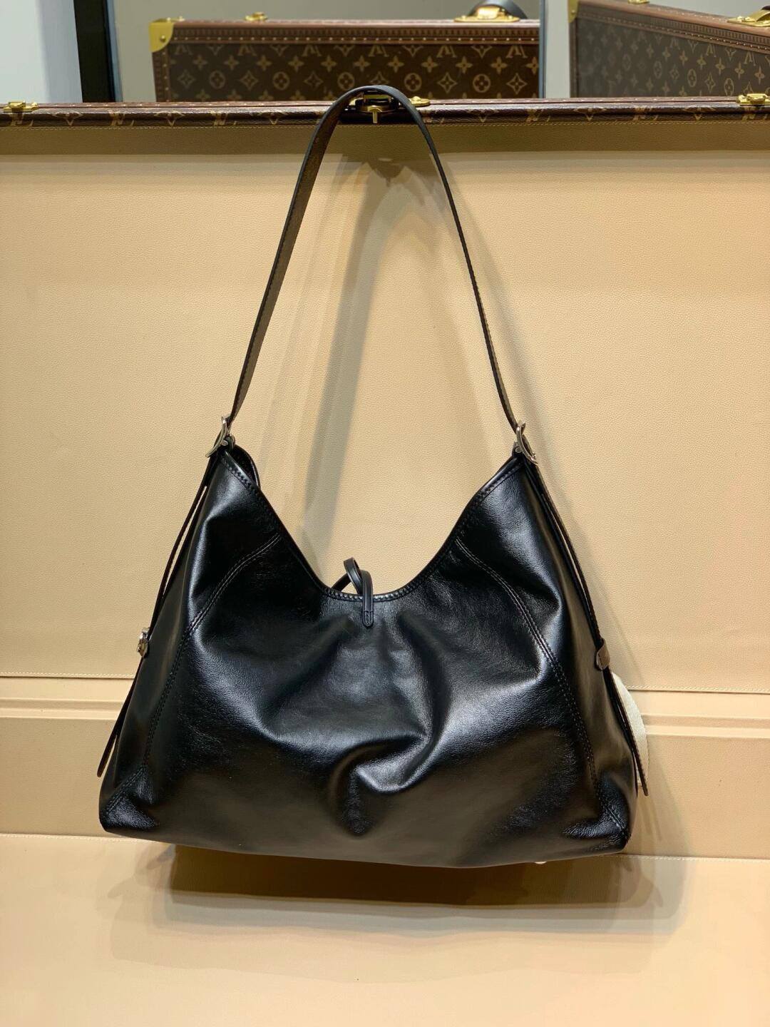 Ellebag’s 1:1 Replica of Louis Vuitton M25143 Carryall Dark Medium Handbag（2024 Nov updated）-Tayada ugu Fiican ee Louis Vuitton Boorsada Online Store, Bac naqshadeeye nuqul ah