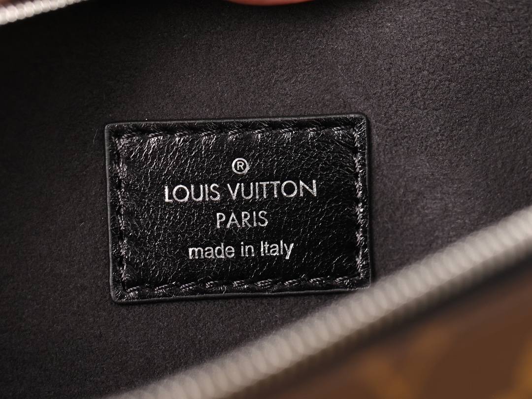 Ellebag’s 1:1 Replica of Louis Vuitton M25143 Carryall Dark Medium Handbag（2024 Nov updated）-Інтэрнэт-крама падробленай сумкі Louis Vuitton лепшай якасці, рэплікі дызайнерскай сумкі ru