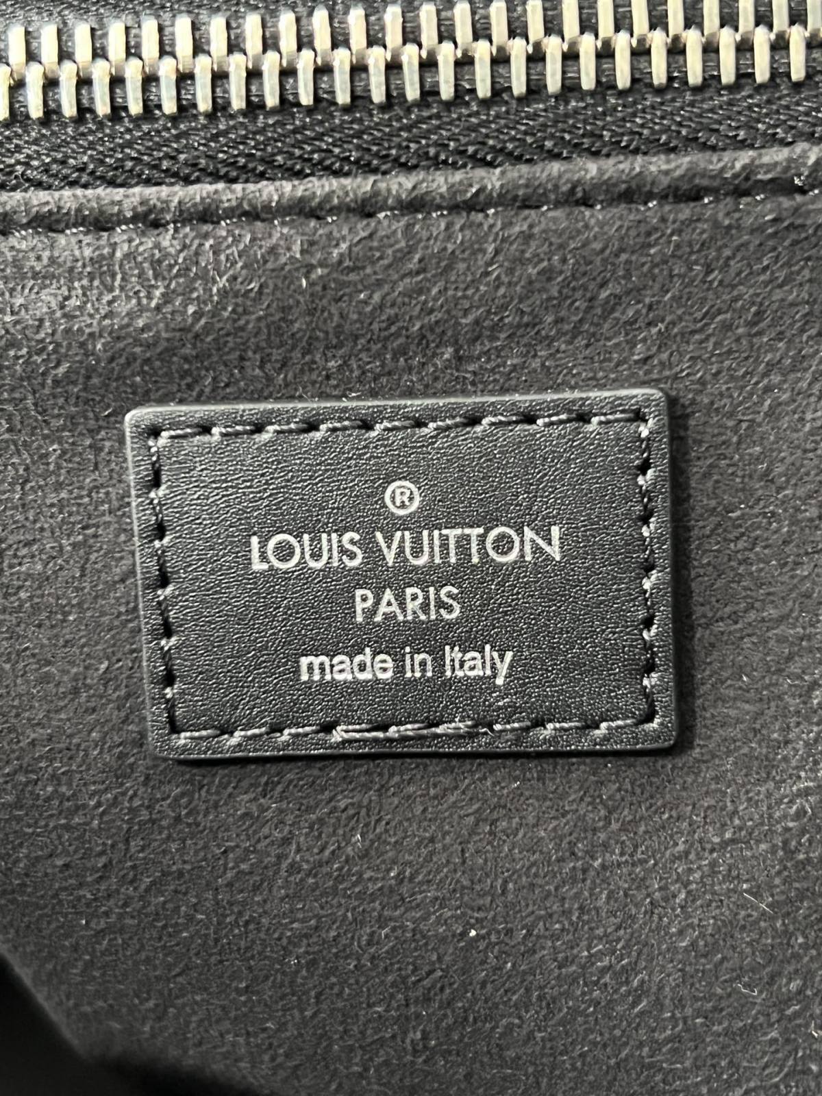 Ellebag’s 1:1 Replica of Louis Vuitton M25143 Carryall Dark Medium Handbag（2024 Nov updated）-Kedai Dalam Talian Beg Louis Vuitton Palsu Kualiti Terbaik, Beg reka bentuk replika ru