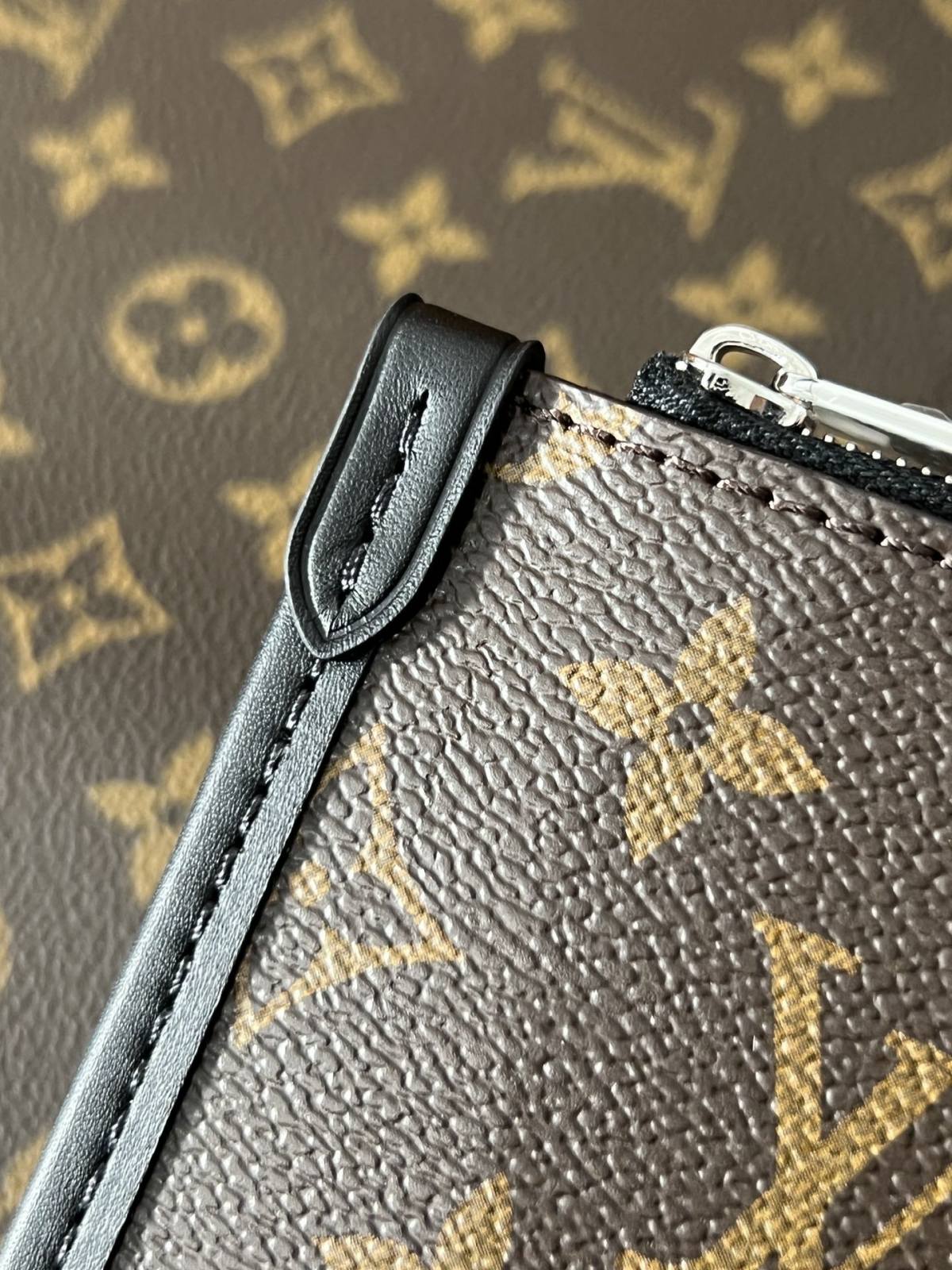 Ellebag’s 1:1 Replica of Louis Vuitton M25143 Carryall Dark Medium Handbag（2024 Nov updated）-Beste kwaliteit nep Louis Vuitton tas online winkel, replica designer tas ru