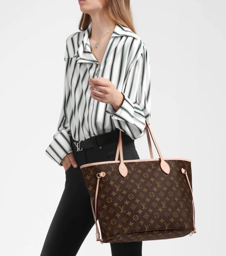 Ellebag’s 1:1 Replica of Louis Vuitton M41177 Neverfull Medium Tote – The Iconic Monogram with Red Interior （2024 Nov updated）-بہترین معیار کا جعلی لوئس ووٹن بیگ آن لائن اسٹور، ریپلیکا ڈیزائنر بیگ آر یو