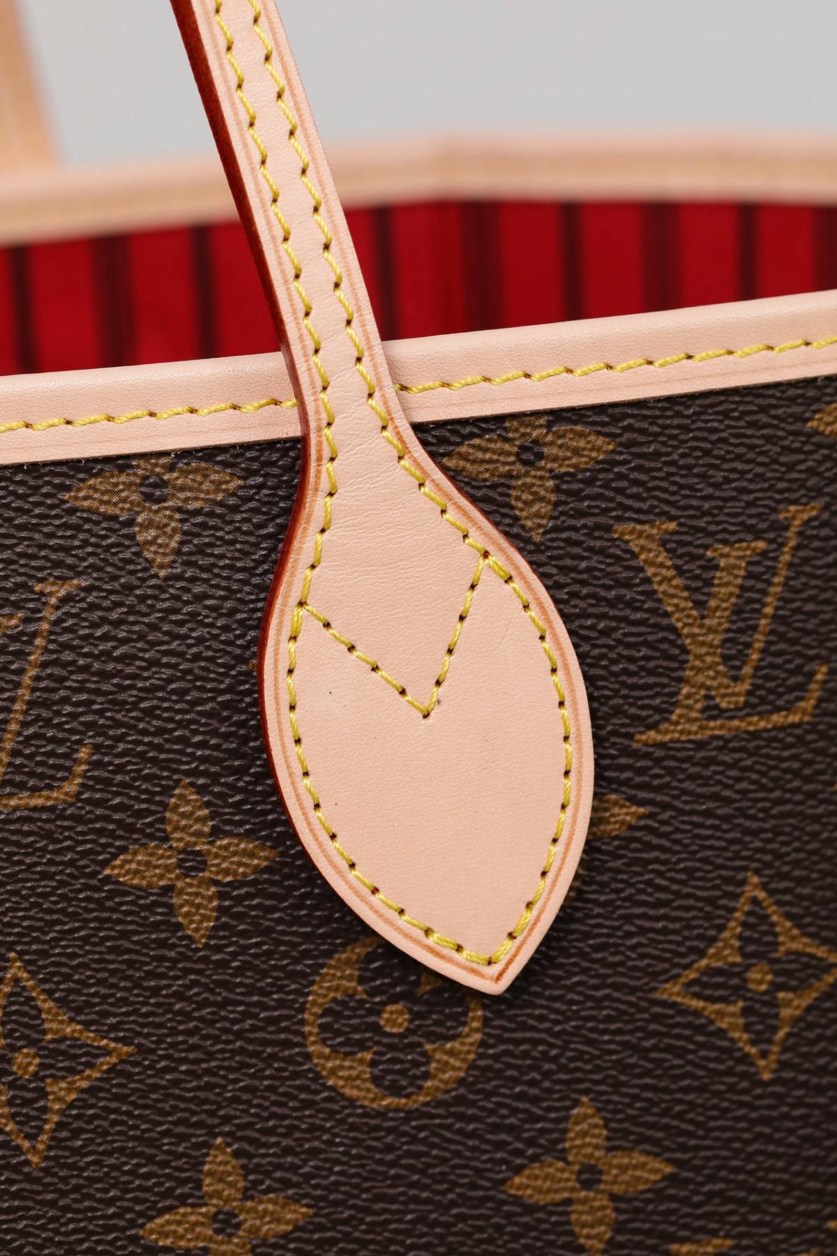 Ellebag’s 1:1 Replica of Louis Vuitton M41177 Neverfull Medium Tote – The Iconic Monogram with Red Interior （2024 Nov updated）-Negozio in linea della borsa falsa di Louis Vuitton di migliore qualità, borsa del progettista della replica ru