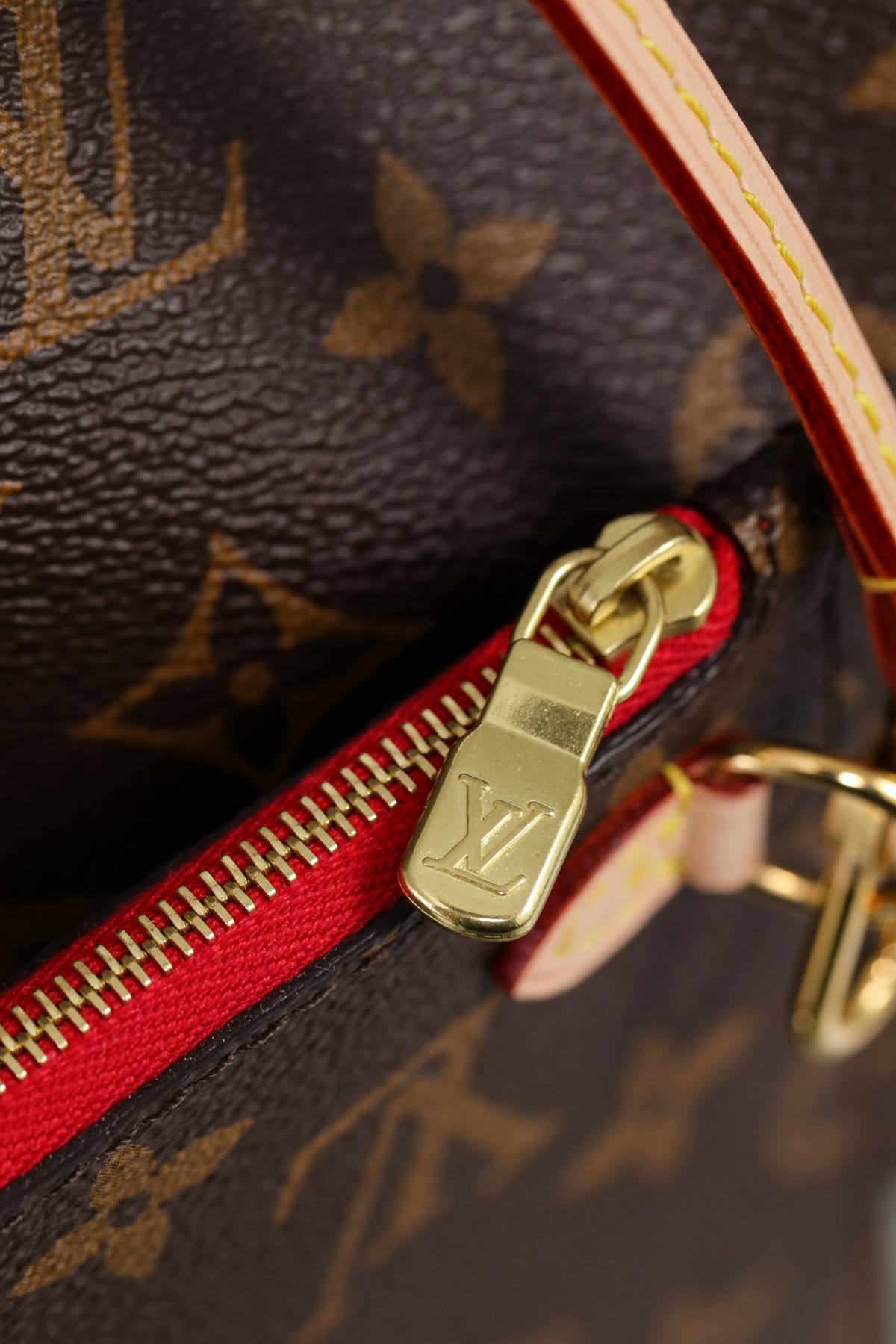 Ellebag’s 1:1 Replica of Louis Vuitton M41177 Neverfull Medium Tote – The Iconic Monogram with Red Interior （2024 Nov updated）-ร้านค้าออนไลน์กระเป๋า Louis Vuitton ปลอมคุณภาพดีที่สุด, กระเป๋าออกแบบจำลอง ru