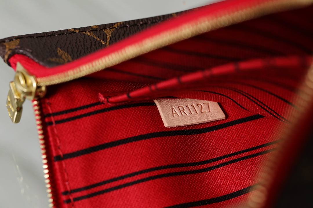 Ellebag’s 1:1 Replica of Louis Vuitton M41177 Neverfull Medium Tote – The Iconic Monogram with Red Interior （2024 Nov updated）-Paras laatu väärennetty Louis Vuitton laukku verkkokauppa, replika suunnittelija laukku ru