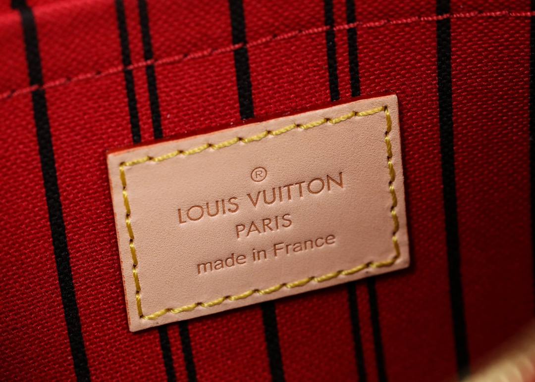 Ellebag’s 1:1 Replica of Louis Vuitton M41177 Neverfull Medium Tote – The Iconic Monogram with Red Interior （2024 Nov updated）-ร้านค้าออนไลน์กระเป๋า Louis Vuitton ปลอมคุณภาพดีที่สุด, กระเป๋าออกแบบจำลอง ru