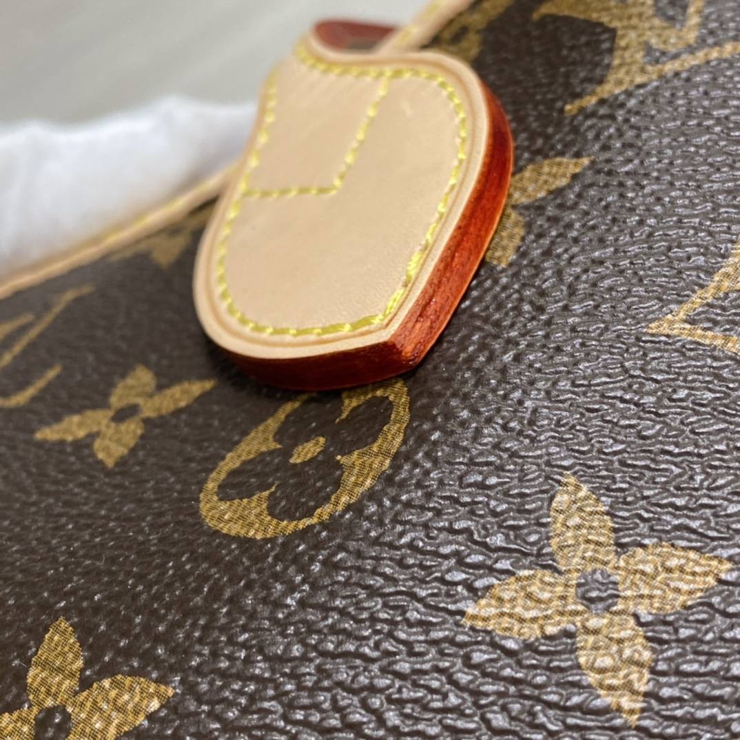 Ellebag’s 1:1 Replica of Louis Vuitton M41177 Neverfull Medium Tote – The Iconic Monogram with Red Interior （2024 Nov updated）-Best Quality Replica designer Bag factory in China