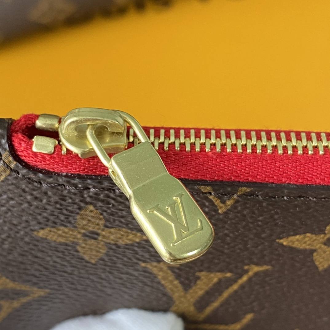 Ellebag’s 1:1 Replica of Louis Vuitton M41177 Neverfull Medium Tote – The Iconic Monogram with Red Interior （2024 Nov updated）-Negozio in linea della borsa falsa di Louis Vuitton di migliore qualità, borsa del progettista della replica ru