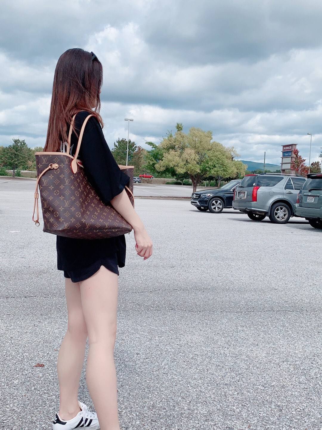 Ellebag’s 1:1 Replica of Louis Vuitton M41177 Neverfull Medium Tote – The Iconic Monogram with Red Interior （2024 Nov updated）-ร้านค้าออนไลน์กระเป๋า Louis Vuitton ปลอมคุณภาพดีที่สุด, กระเป๋าออกแบบจำลอง ru