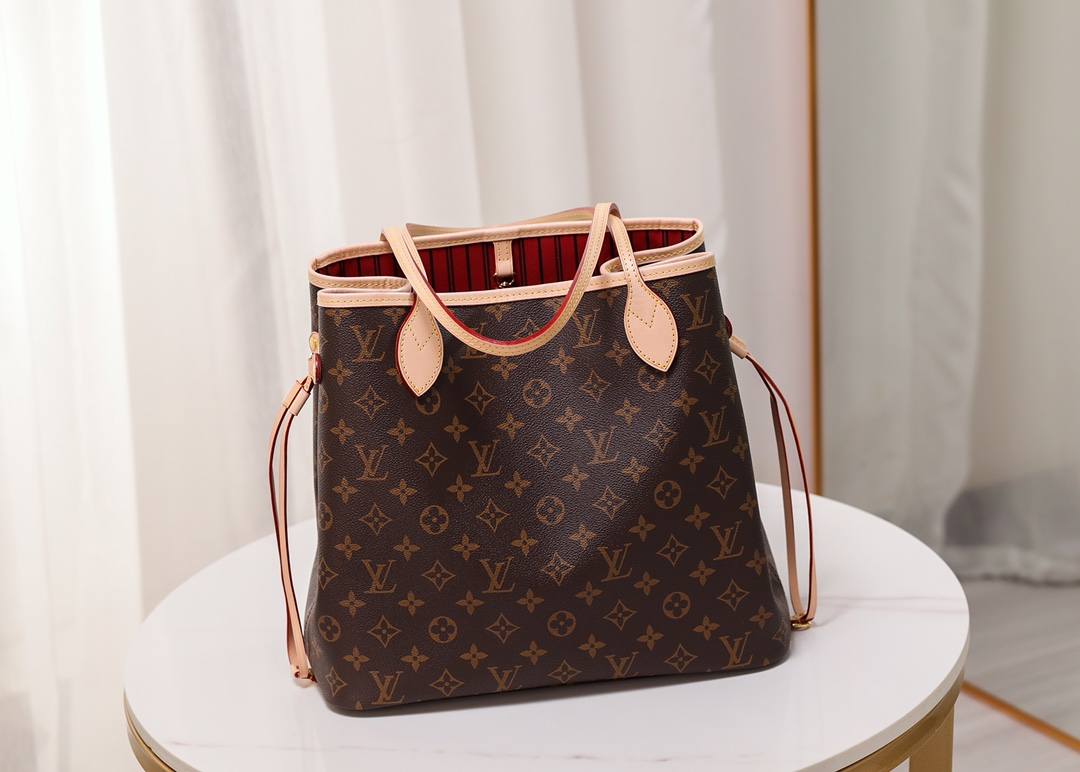 Ellebag’s 1:1 Replica of Louis Vuitton M41177 Neverfull Medium Tote – The Iconic Monogram with Red Interior （2024 Nov updated）-بہترین معیار کا جعلی لوئس ووٹن بیگ آن لائن اسٹور، ریپلیکا ڈیزائنر بیگ آر یو