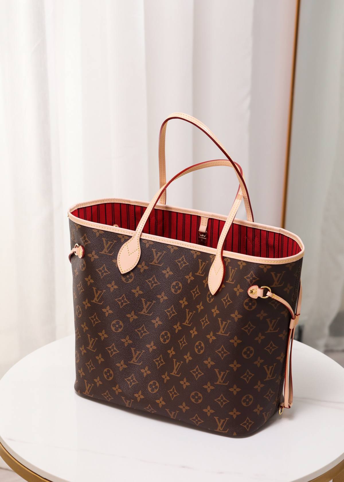 Ellebag’s 1:1 Replica of Louis Vuitton M41177 Neverfull Medium Tote – The Iconic Monogram with Red Interior （2024 Nov updated）-Best Quality Fake Louis Vuitton Bag Online Store, Replica designer bag ru