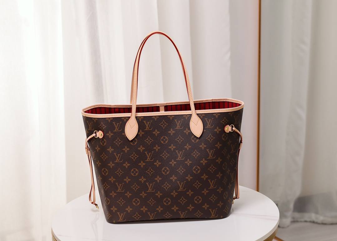 Ellebag’s 1:1 Replica of Louis Vuitton M41177 Neverfull Medium Tote – The Iconic Monogram with Red Interior （2024 Nov updated）-Negozio in linea della borsa falsa di Louis Vuitton di migliore qualità, borsa del progettista della replica ru