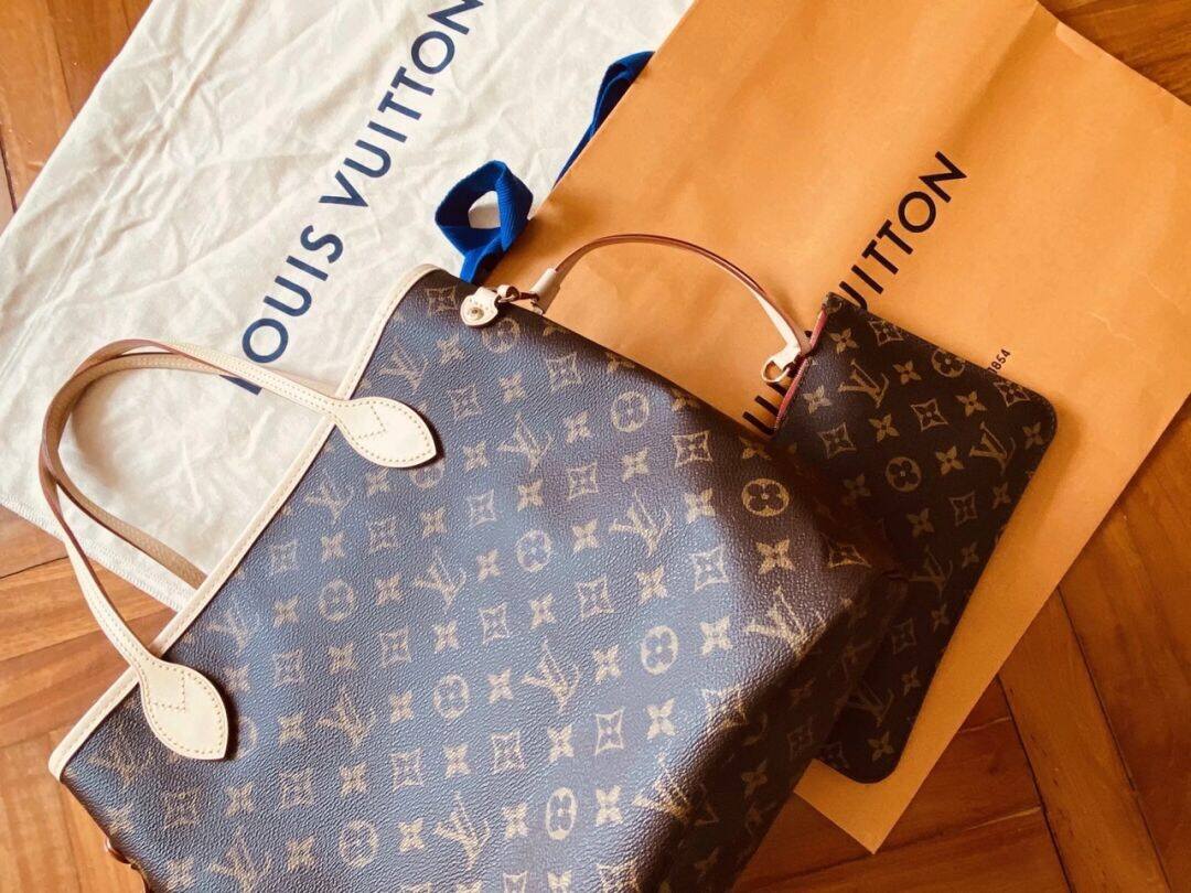 Ellebag’s 1:1 Replica of Louis Vuitton M41177 Neverfull Medium Tote – The Iconic Monogram with Red Interior （2024 Nov updated）-Negozio in linea della borsa falsa di Louis Vuitton di migliore qualità, borsa del progettista della replica ru