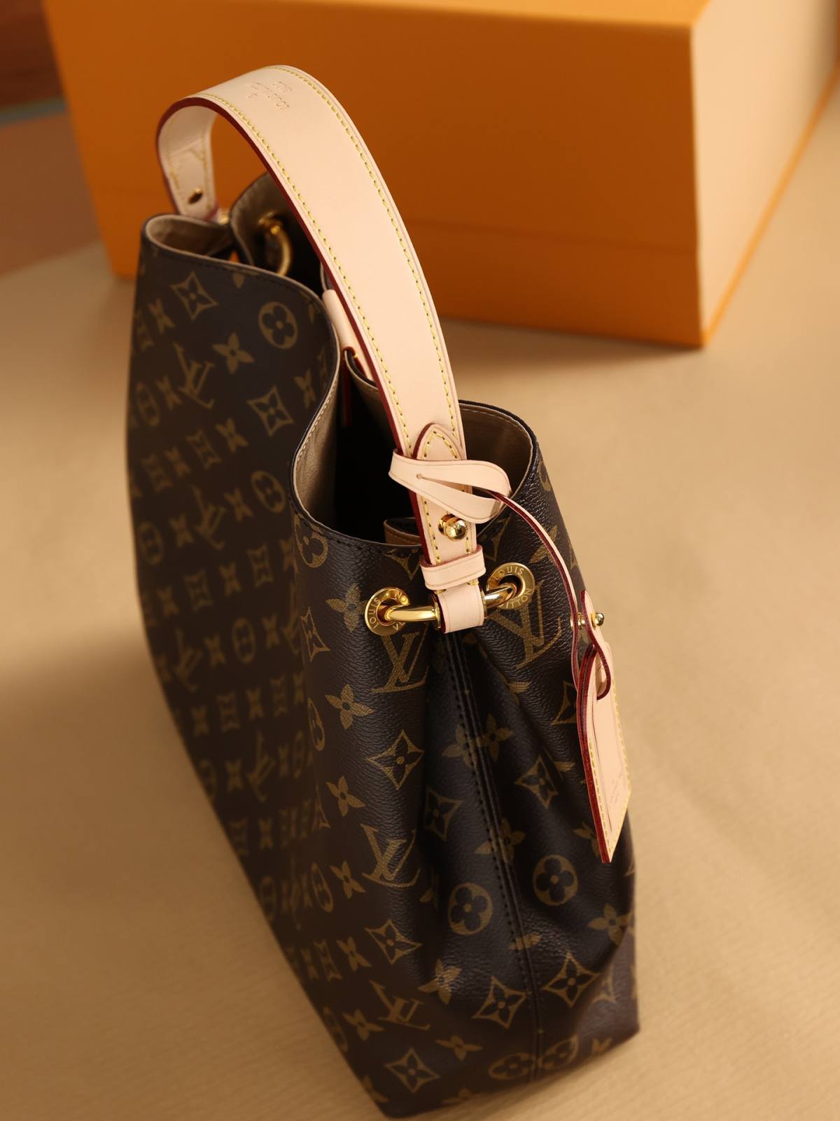 Ellebag’s 1:1 Replica of Louis Vuitton M43701 Graceful Small Handbag – The Ultimate Monogram Classic（2024 Nov updated）-Labākās kvalitātes viltotās Louis Vuitton somas tiešsaistes veikals, dizaineru somas kopija ru