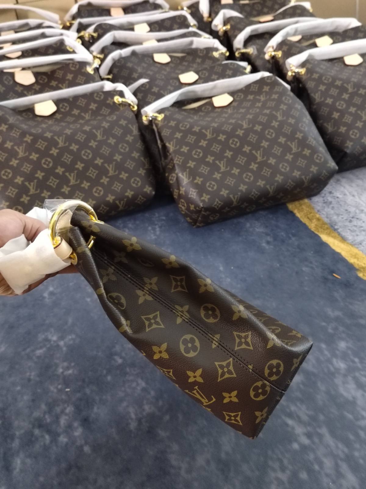 Ellebag’s 1:1 Replica of Louis Vuitton M43701 Graceful Small Handbag – The Ultimate Monogram Classic（2024 Nov updated）-Интернет-магазин поддельной сумки Louis Vuitton лучшего качества, копия дизайнерской сумки ru