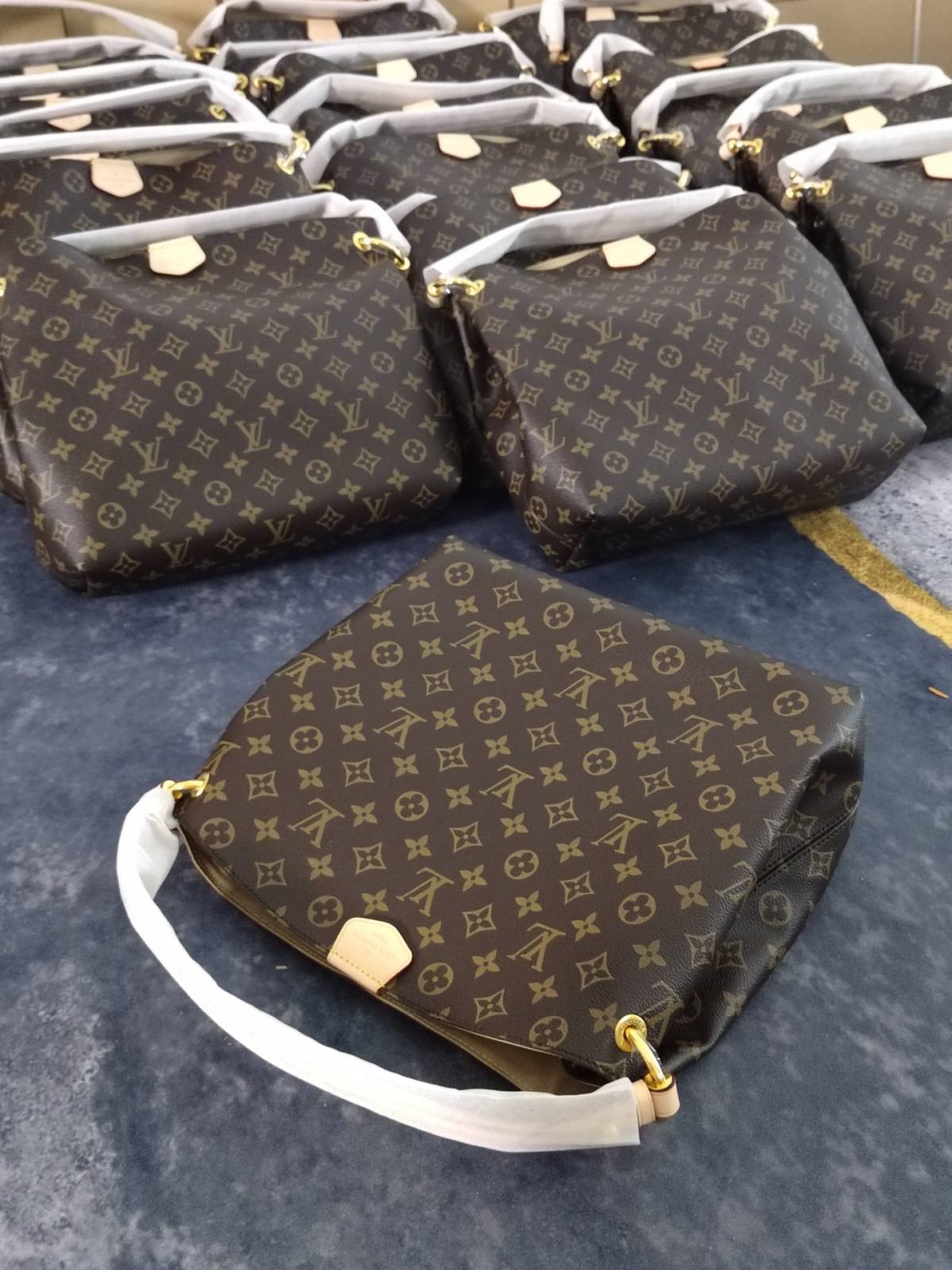 Ellebag’s 1:1 Replica of Louis Vuitton M43701 Graceful Small Handbag – The Ultimate Monogram Classic（2024 Nov updated）-Интернет-магазин поддельной сумки Louis Vuitton лучшего качества, копия дизайнерской сумки ru