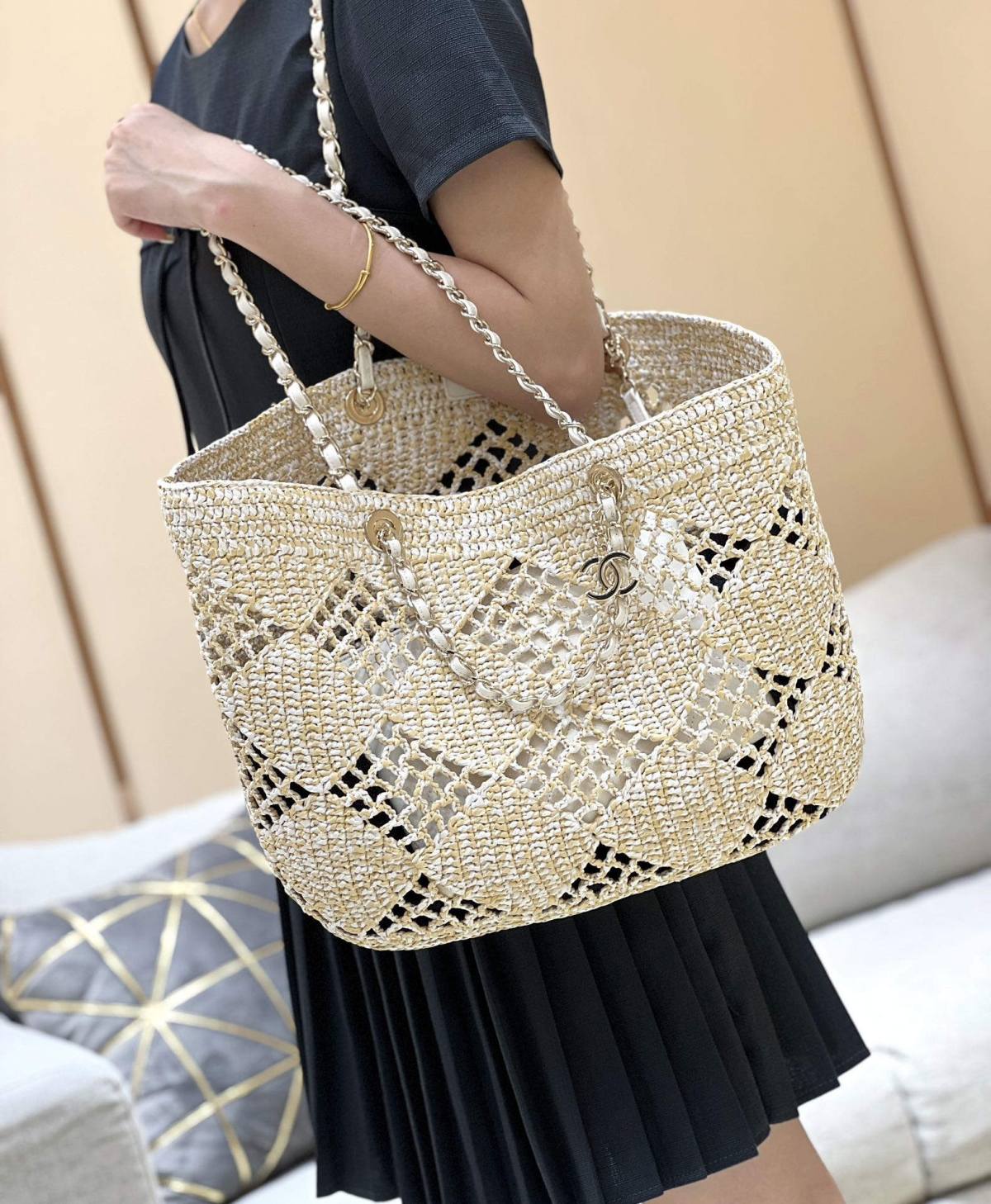 A Statement of Artisanal Elegance: Ellebag super fake Chanel Small Tote Raffia 2024-Negozio in linea della borsa falsa di Louis Vuitton di migliore qualità, borsa del progettista della replica ru