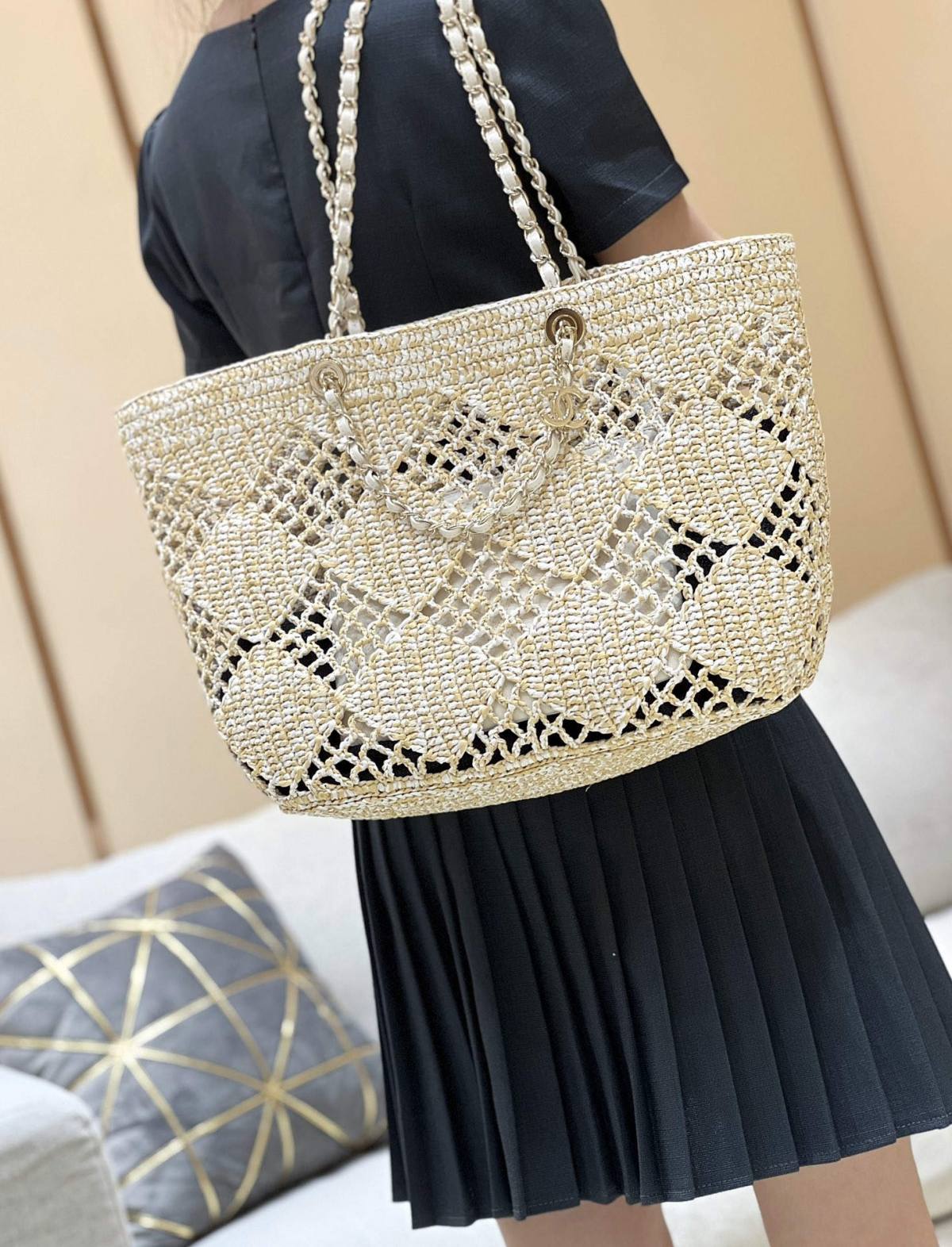 A Statement of Artisanal Elegance: Ellebag super fake Chanel Small Tote Raffia 2024-Negozio in linea della borsa falsa di Louis Vuitton di migliore qualità, borsa del progettista della replica ru