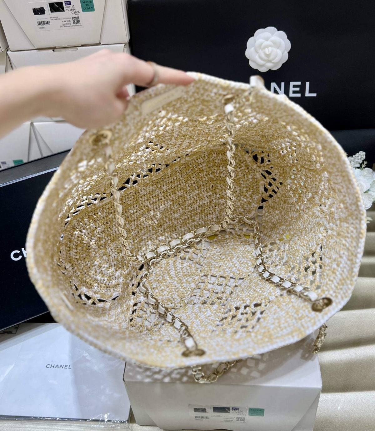 A Statement of Artisanal Elegance: Ellebag super fake Chanel Small Tote Raffia 2024-En İyi Kalite Sahte Louis Vuitton Çanta Online Mağazası, Çoğaltma tasarımcı çanta ru