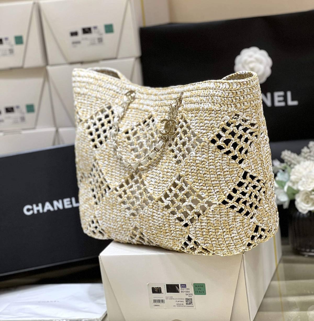 A Statement of Artisanal Elegance: Ellebag super fake Chanel Small Tote Raffia 2024-Loja online de bolsa Louis Vuitton falsa de melhor qualidade, bolsa de designer de réplica ru