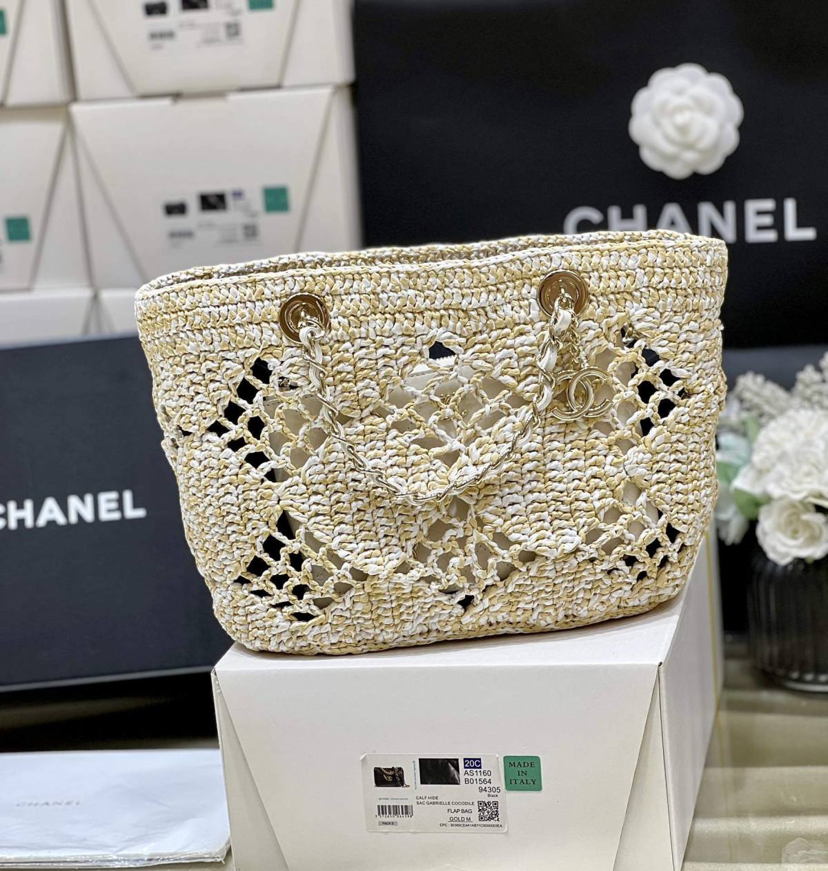 A Statement of Artisanal Elegance: Ellebag super fake Chanel Small Tote Raffia 2024-Best Quality Replica designer Bag factory in China