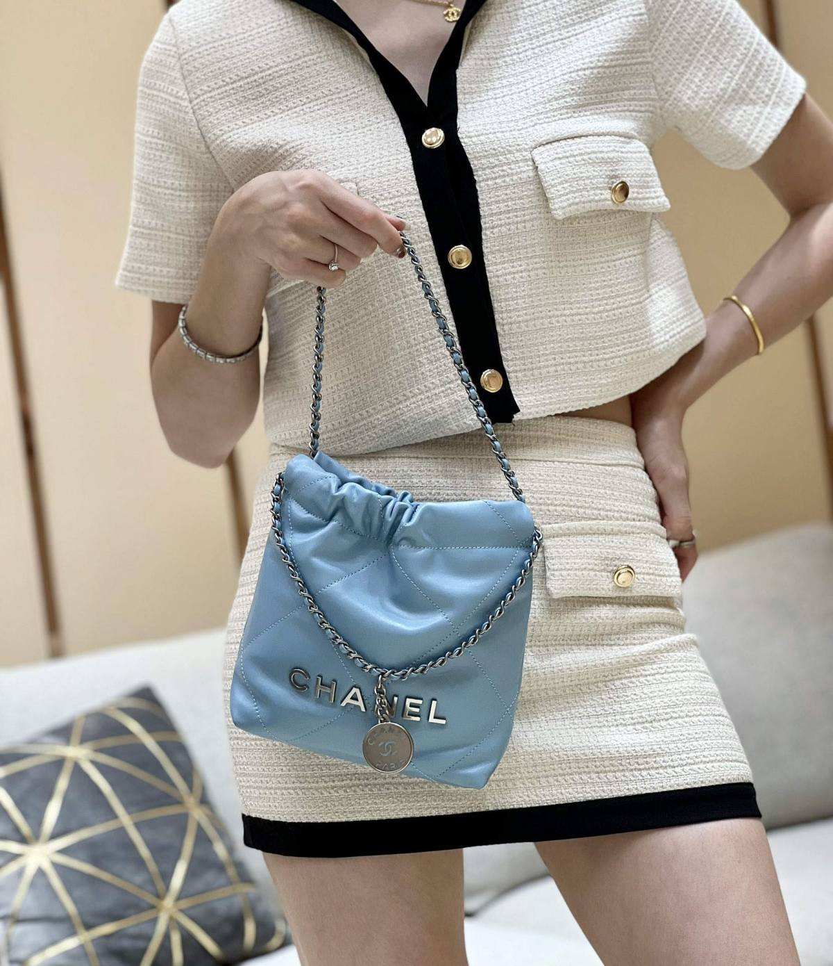 A Symphony in Blue: Ellebag super fake CHANEL 22 Mini Bag in Sky Blue (2024 Nov Updated)-最高品質の偽のルイヴィトンバッグオンラインストア、レプリカデザイナーバッグru