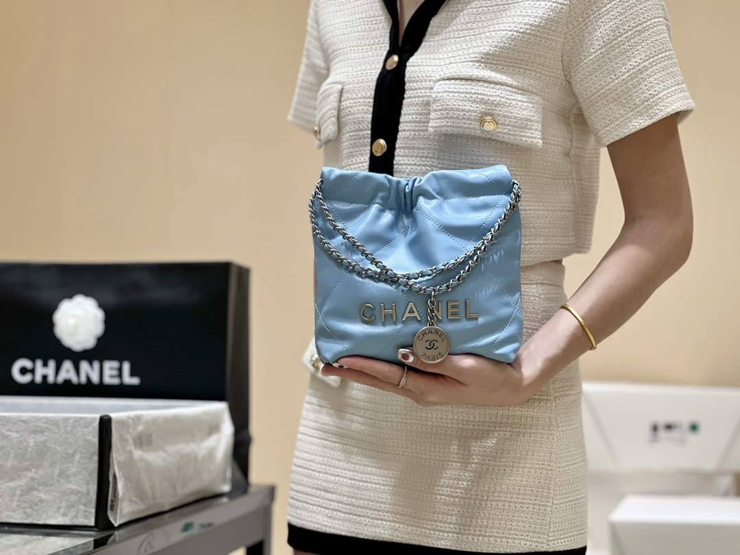 A Symphony in Blue: Ellebag super fake CHANEL 22 Mini Bag in Sky Blue (2024 Nov Updated)-Legjobb minőségű hamis Louis Vuitton táska online áruház, replika designer táska ru