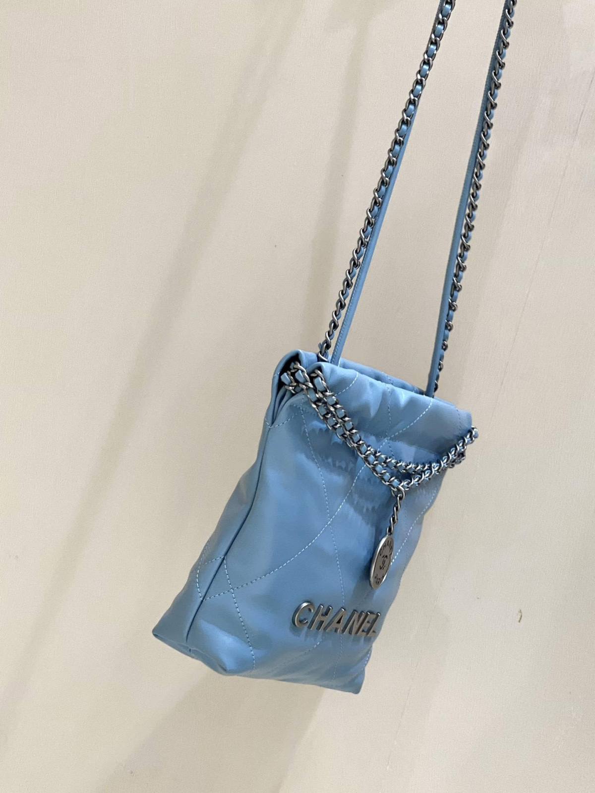 A Symphony in Blue: Ellebag super fake CHANEL 22 Mini Bag in Sky Blue (2024 Nov Updated)-Legjobb minőségű hamis Louis Vuitton táska online áruház, replika designer táska ru