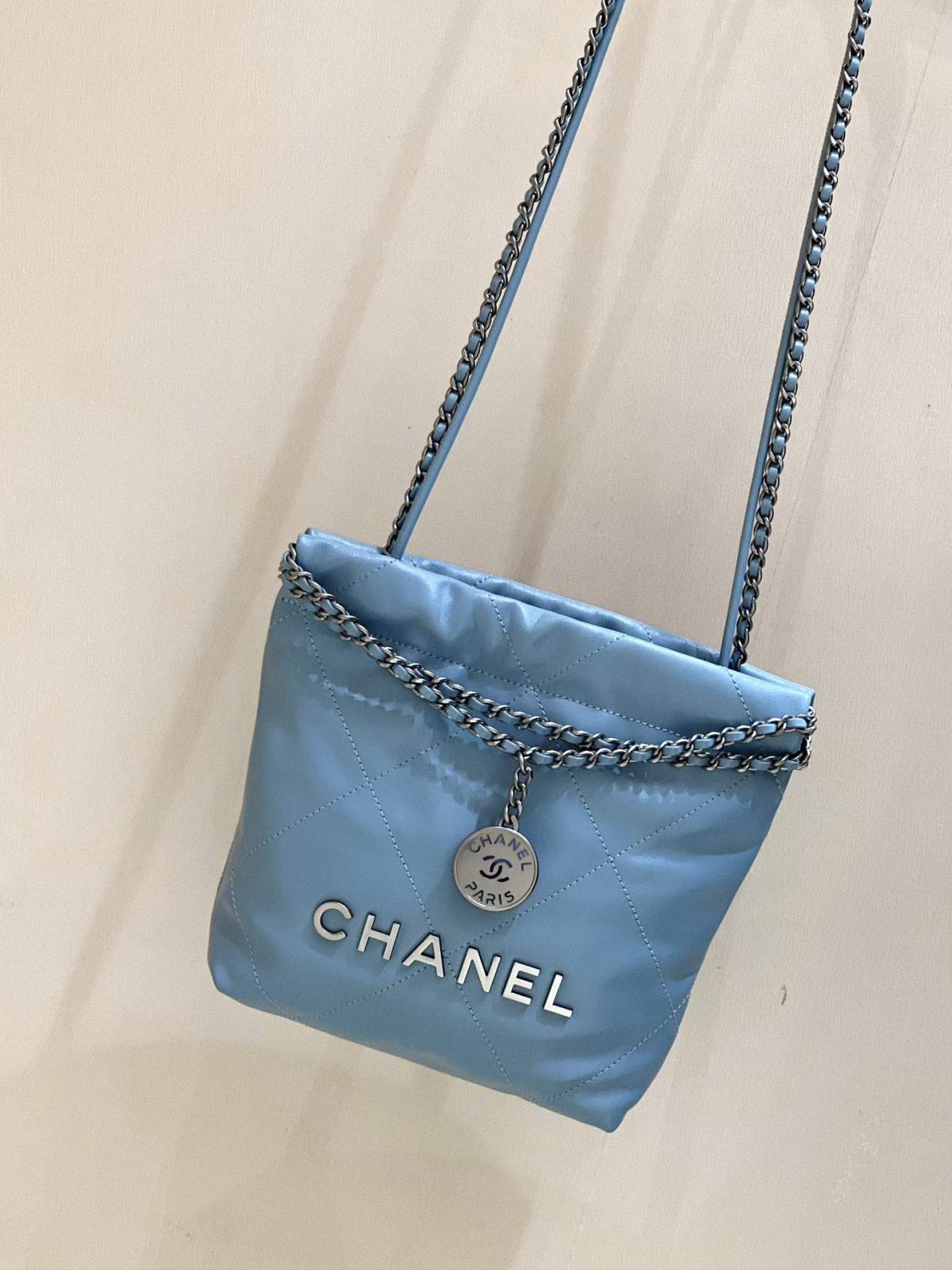 A Symphony in Blue: Ellebag super fake CHANEL 22 Mini Bag in Sky Blue (2024 Nov Updated)-Magazin online de geanți Louis Vuitton fals de cea mai bună calitate, geantă de designer replica ru