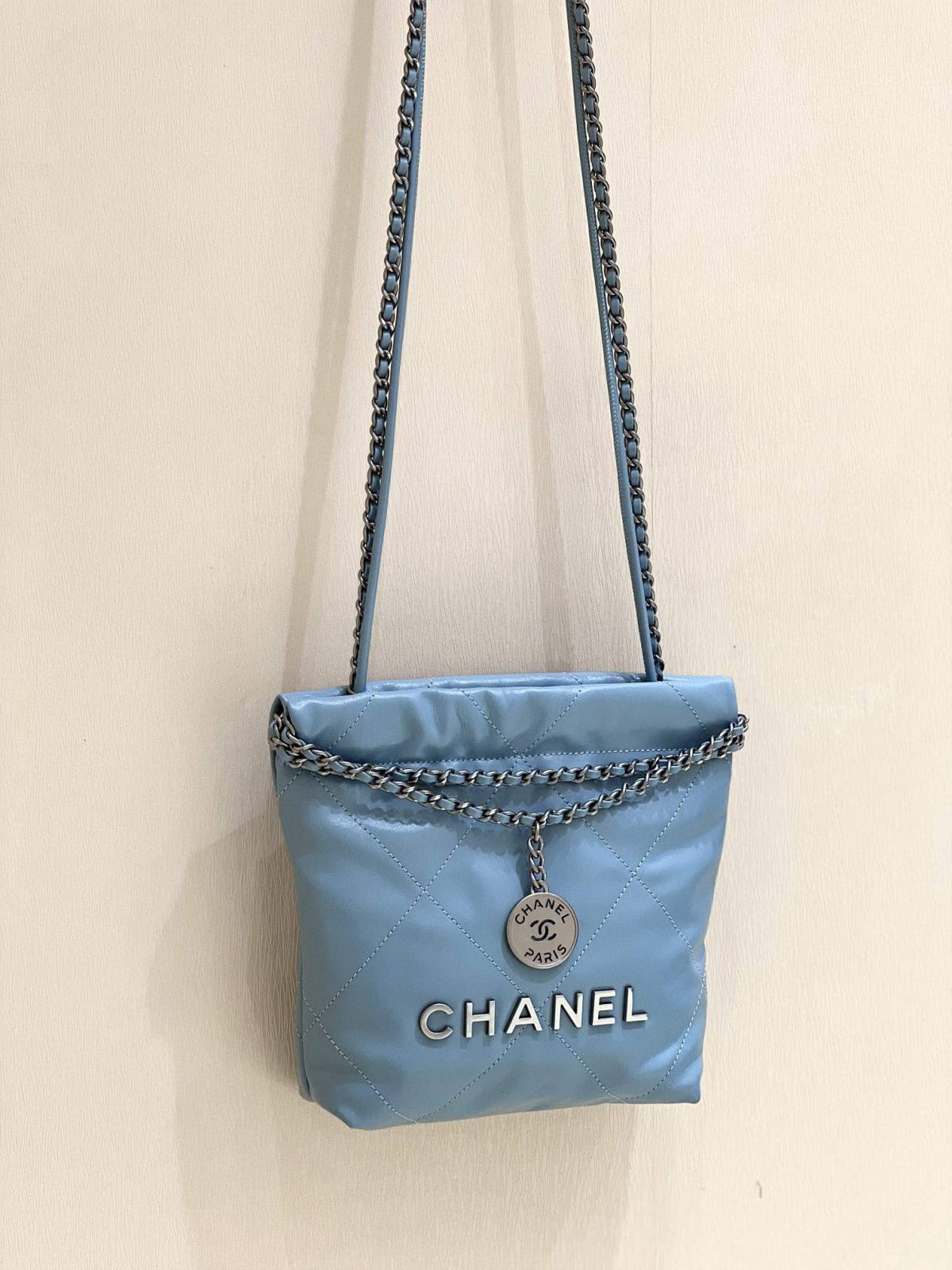 A Symphony in Blue: Ellebag super fake CHANEL 22 Mini Bag in Sky Blue (2024 Nov Updated)-Legjobb minőségű hamis Louis Vuitton táska online áruház, replika designer táska ru