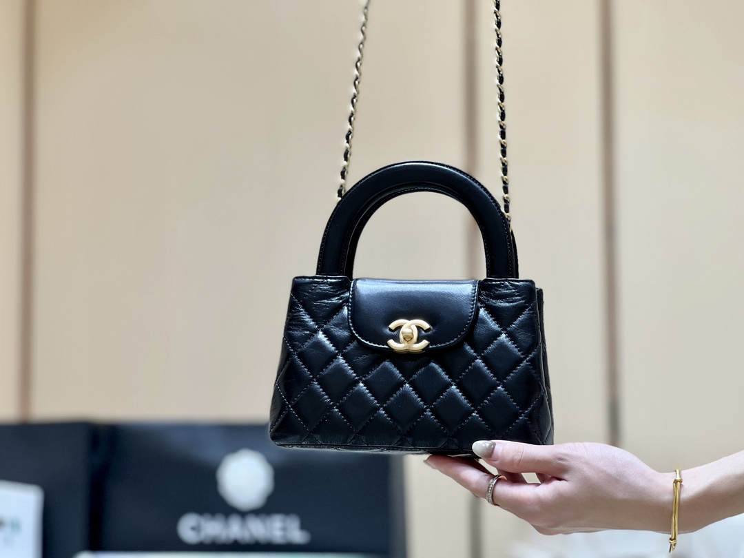 Chanel Mini Kelly-Style Shopping Bag: Ellebag’s Perfect Replica with Black Lambskin and Gold Hardware (2024 Nov Updated)-Magazin online de geanți Louis Vuitton fals de cea mai bună calitate, geantă de designer replica ru