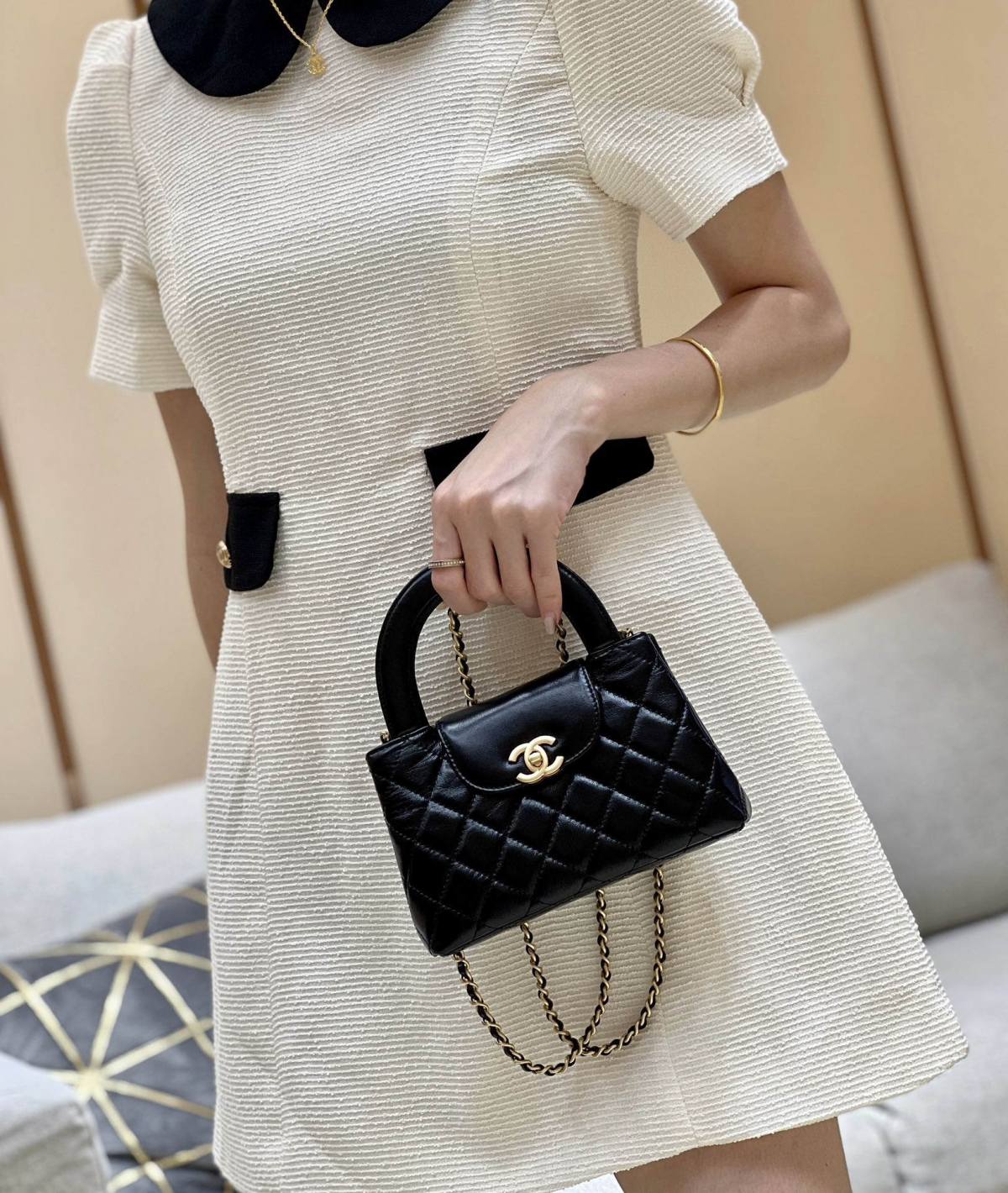 Chanel Mini Kelly-Style Shopping Bag: Ellebag’s Perfect Replica with Black Lambskin and Gold Hardware (2024 Nov Updated)-ຄຸນະພາບທີ່ດີທີ່ສຸດ Fake Louis Vuitton Bag Online Store, Replica designer bag ru