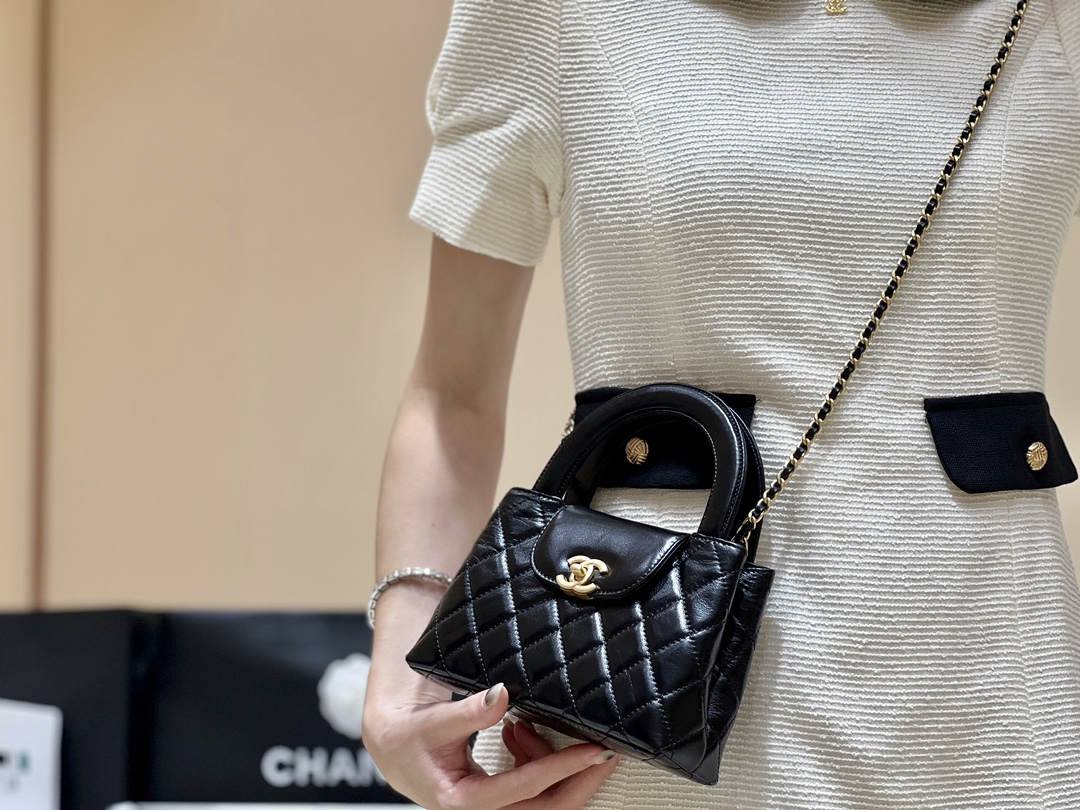 Chanel Mini Kelly-Style Shopping Bag: Ellebag’s Perfect Replica with Black Lambskin and Gold Hardware (2024 Nov Updated)-Najlepsza jakość fałszywych torebek Louis Vuitton Sklep internetowy, projektant repliki torebki ru