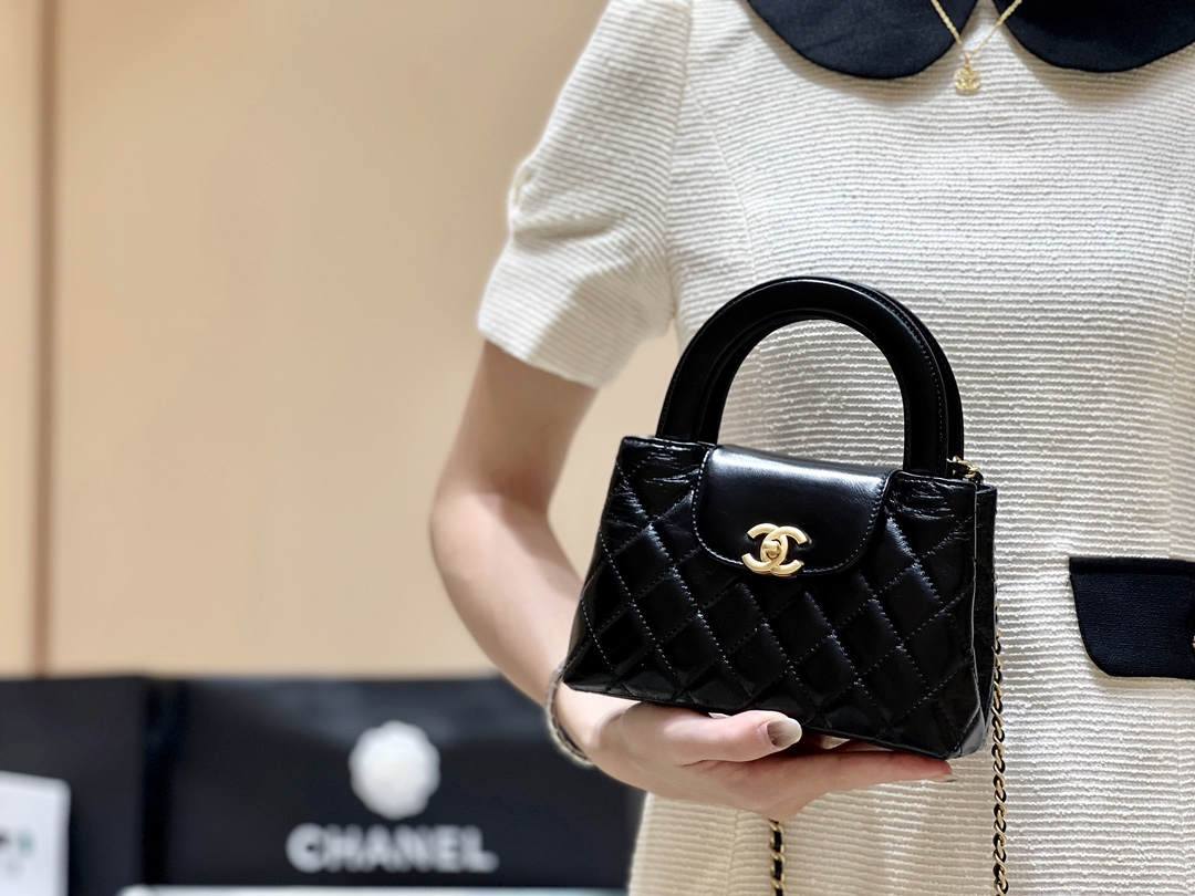 Chanel Mini Kelly-Style Shopping Bag: Ellebag’s Perfect Replica with Black Lambskin and Gold Hardware (2024 Nov Updated)-Negozio in linea della borsa falsa di Louis Vuitton di migliore qualità, borsa del progettista della replica ru