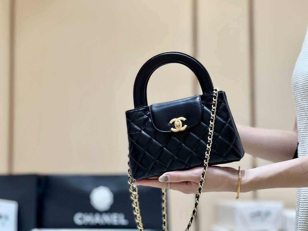 Chanel Mini Kelly-Style Shopping Bag: Ellebag’s Perfect Replica with Black Lambskin and Gold Hardware (2024 Nov Updated)-最好的質量假路易威登包網上商店，複製設計師包 ru