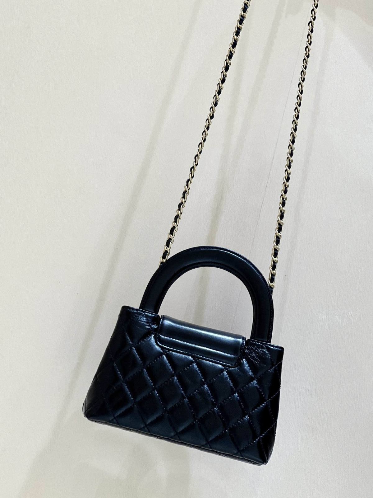 Chanel Mini Kelly-Style Shopping Bag: Ellebag’s Perfect Replica with Black Lambskin and Gold Hardware (2024 Nov Updated)-Negozio in linea della borsa falsa di Louis Vuitton di migliore qualità, borsa del progettista della replica ru