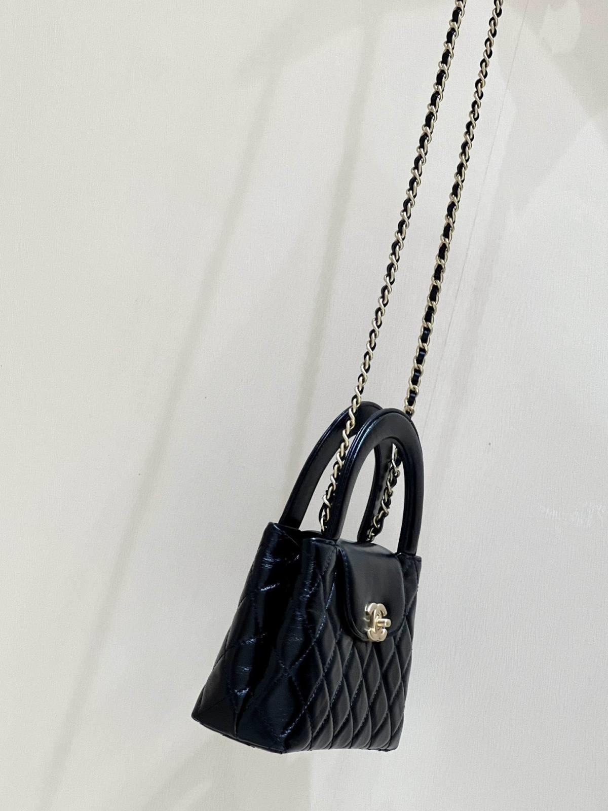 Chanel Mini Kelly-Style Shopping Bag: Ellebag’s Perfect Replica with Black Lambskin and Gold Hardware (2024 Nov Updated)-Best Quality Replica designer Bag factory in China