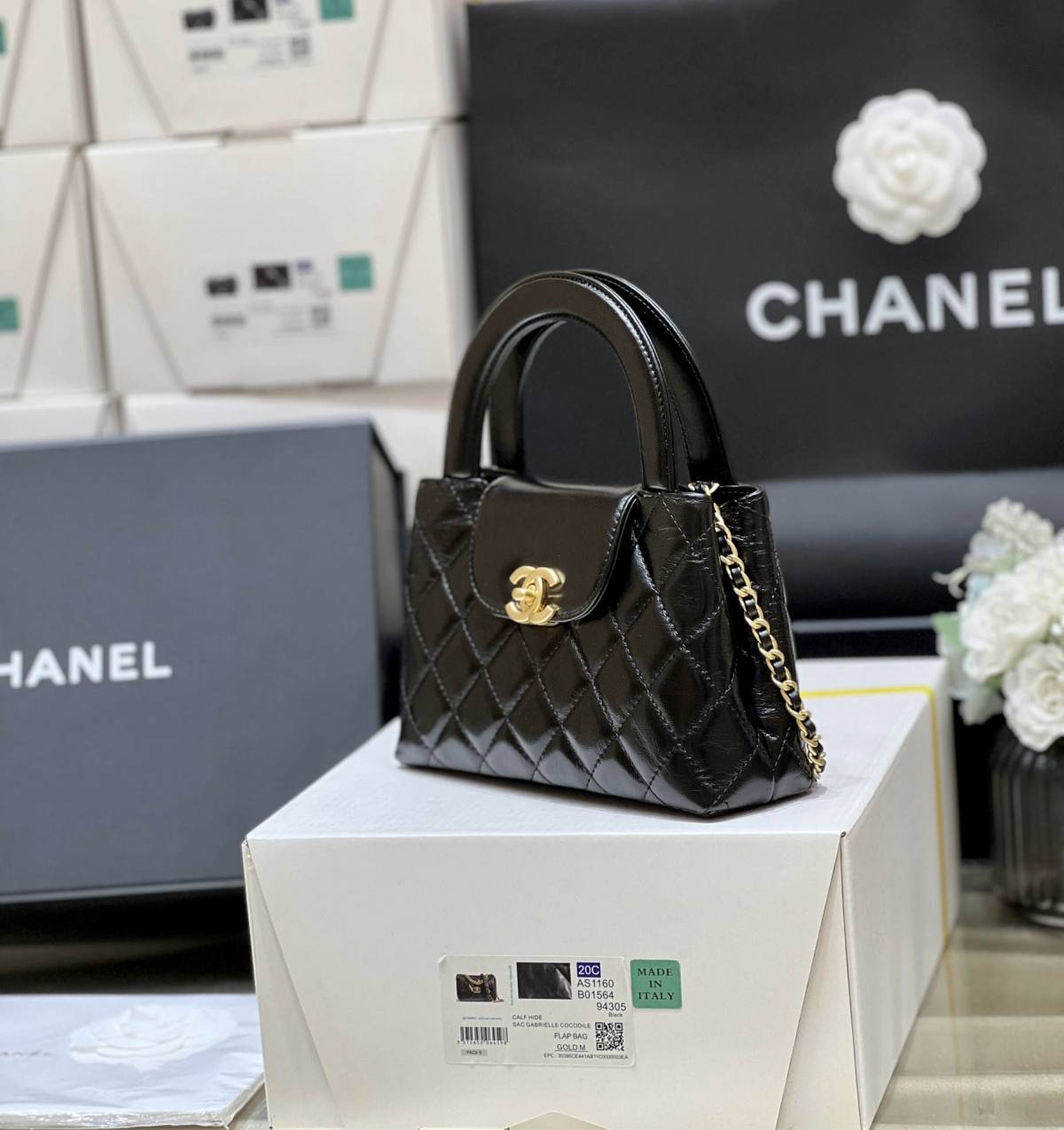 Chanel Mini Kelly-Style Shopping Bag: Ellebag’s Perfect Replica with Black Lambskin and Gold Hardware (2024 Nov Updated)-Negozio in linea della borsa falsa di Louis Vuitton di migliore qualità, borsa del progettista della replica ru