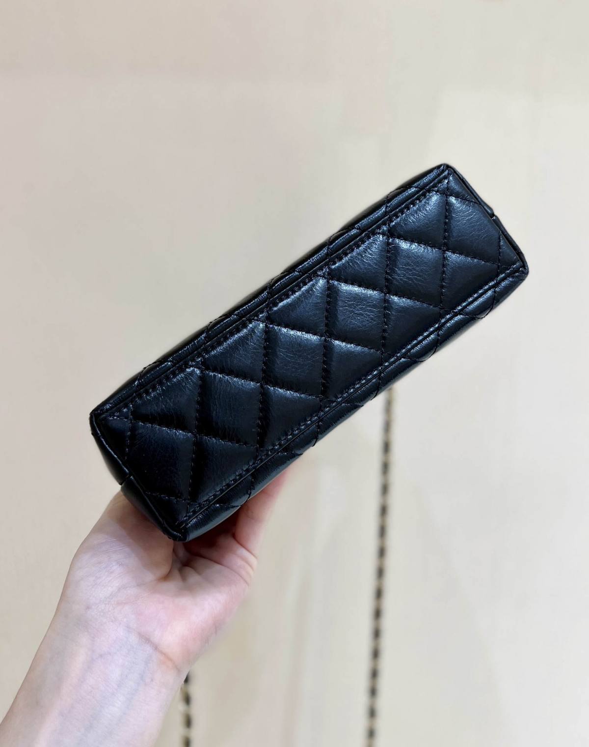 Chanel Mini Kelly-Style Shopping Bag: Ellebag’s Perfect Replica with Black Lambskin and Gold Hardware (2024 Nov Updated)-Negozio in linea della borsa falsa di Louis Vuitton di migliore qualità, borsa del progettista della replica ru