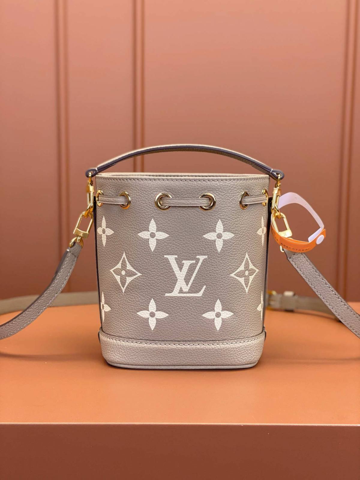 Crafting Luxury: Ellebag’s 1:1 Replica of Louis Vuitton NANO NOÉ M46291 Handbag(2024 Nov Updated))-Dyqani në internet i çantave të rreme Louis Vuitton me cilësi më të mirë, çanta modeli kopje ru