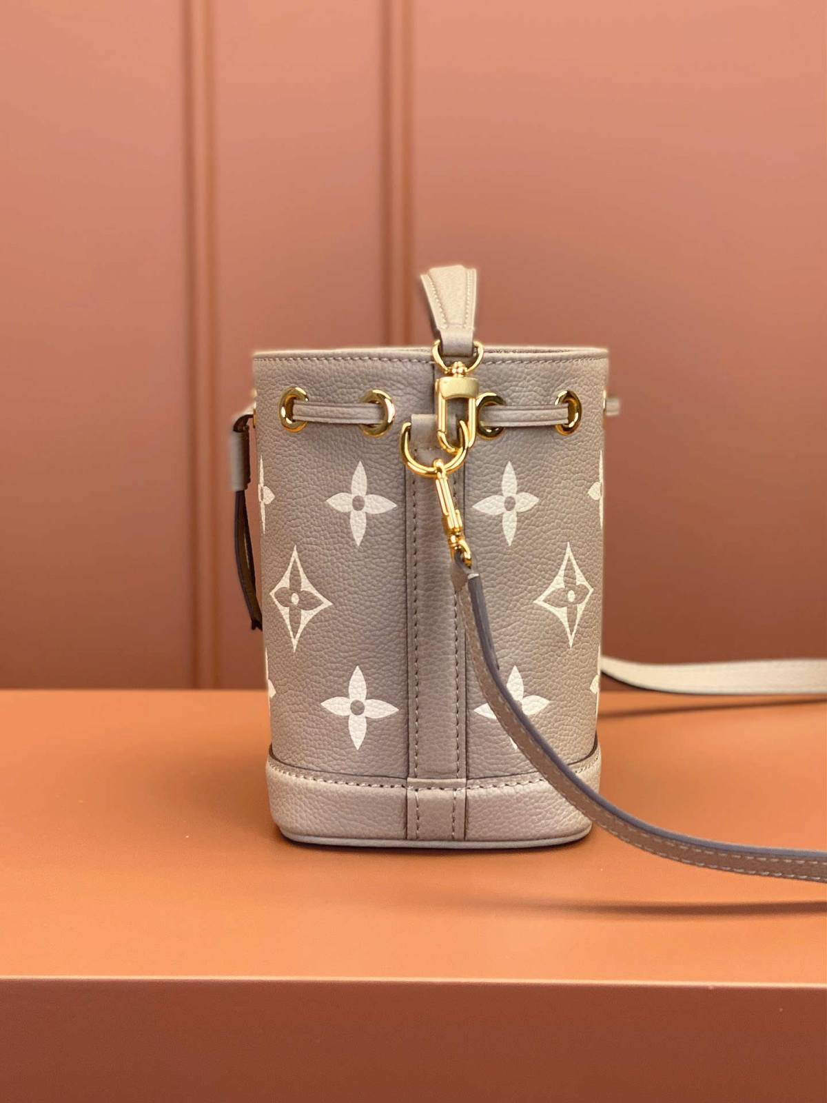 Crafting Luxury: Ellebag’s 1:1 Replica of Louis Vuitton NANO NOÉ M46291 Handbag(2024 Nov Updated))-Dyqani në internet i çantave të rreme Louis Vuitton me cilësi më të mirë, çanta modeli kopje ru